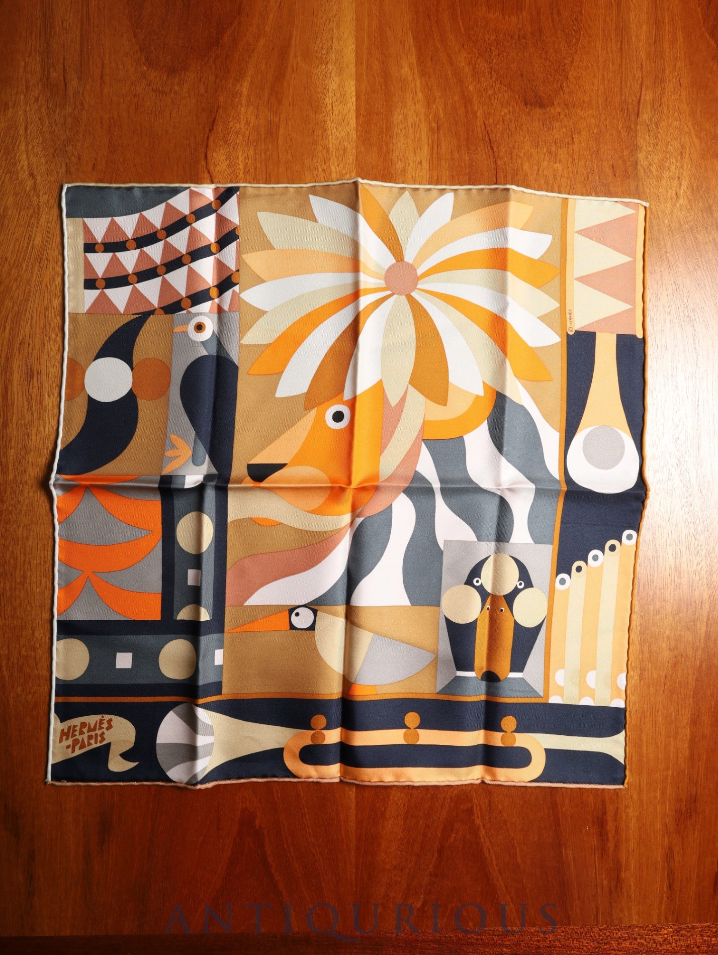 エルメス スカーフ カレ45 Parade en Fanfare Detail パラード・アン・ファンファーレ・デタイユ SILK100%