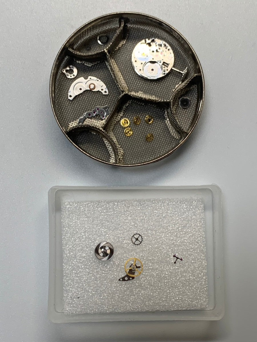 カルティエ タンク バスキュラント LM W1011358 / 2390 手巻き Cal.060 SS 革 純正ピンバックル(SS)ホワイトギョーシェローマン文字盤(SWISS表記) 箱 冊子 保証書(1999年)オーバーホール済み