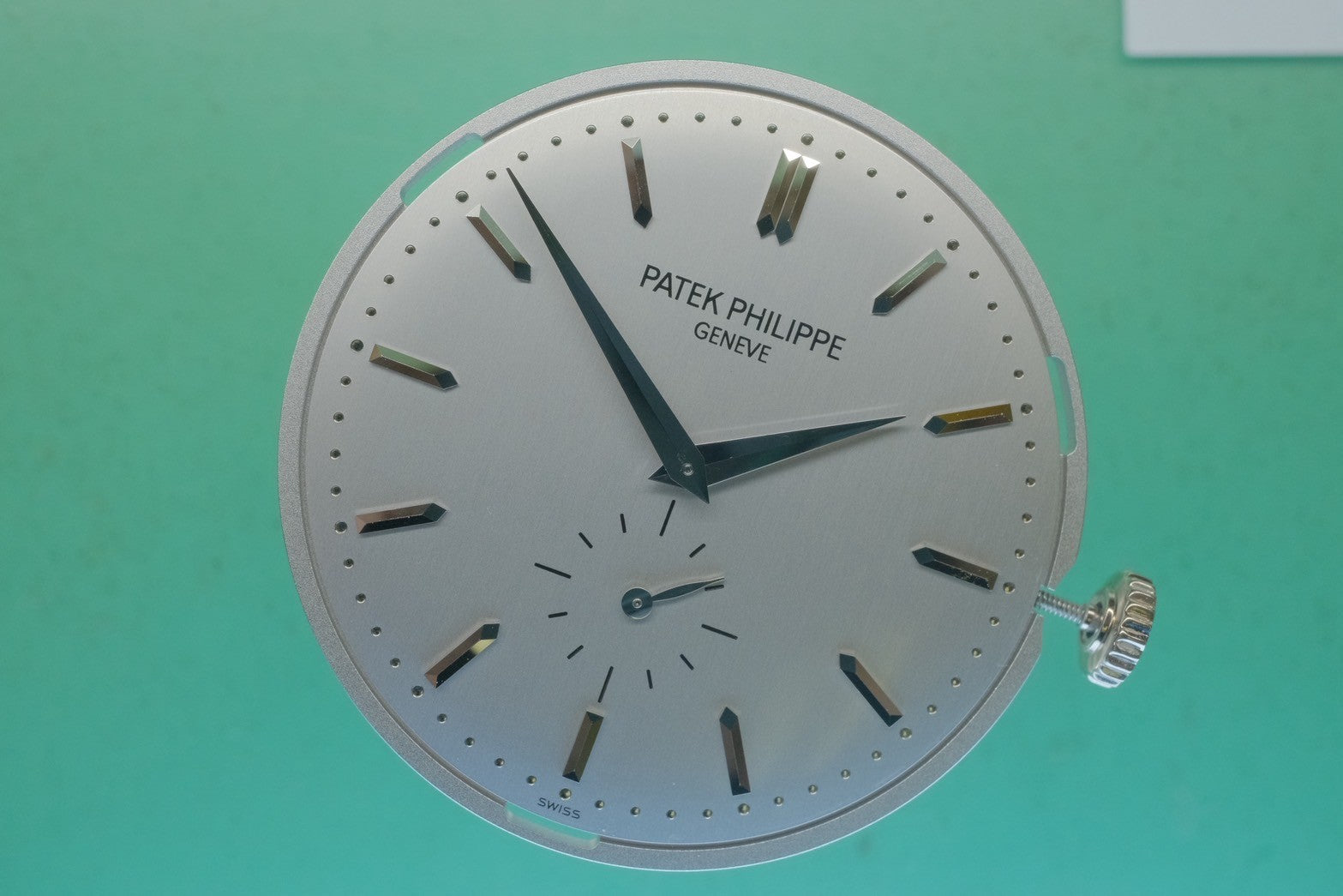 Patek Philippe Calatrava 5196G-001 Manual Winding Caliber 215PS 750 Genuine Leather Strap Genuine Buckle (750) Silver Dial Case Booklet Warranty (2015) Overhauled