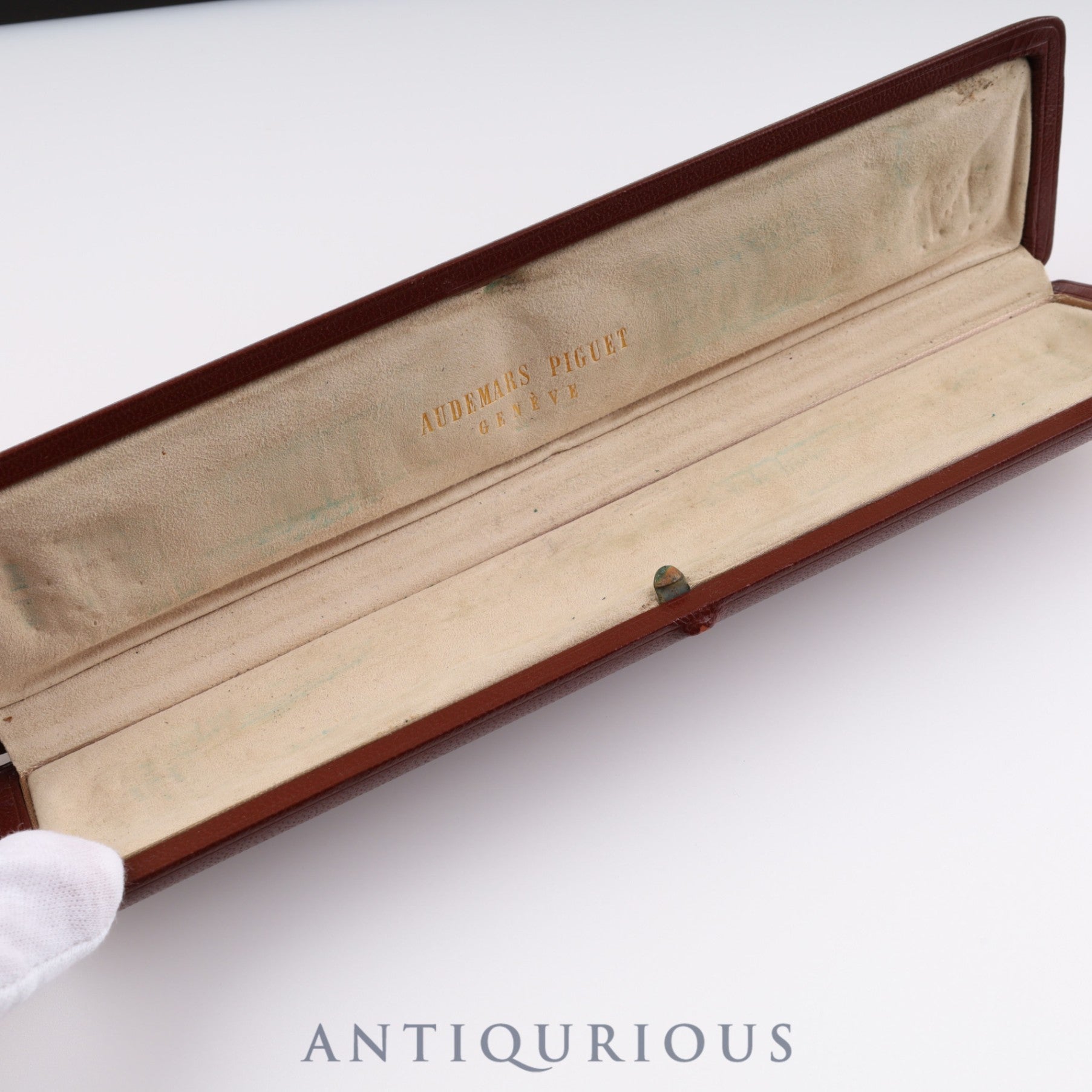 オーデマ・ピゲ オクタゴンケース 手巻き Cal.K2001/1A YG 革 純正尾錠(750)ブラック文字盤 箱