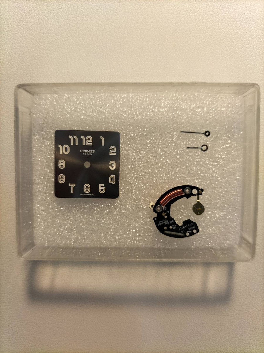 Hermes Cape Cod CC1.210 Quartz Cal.976.001 SS Genuine leather strap (□E stamp: 2001) Genuine buckle (SS) Gray Arabic dial Overhauled