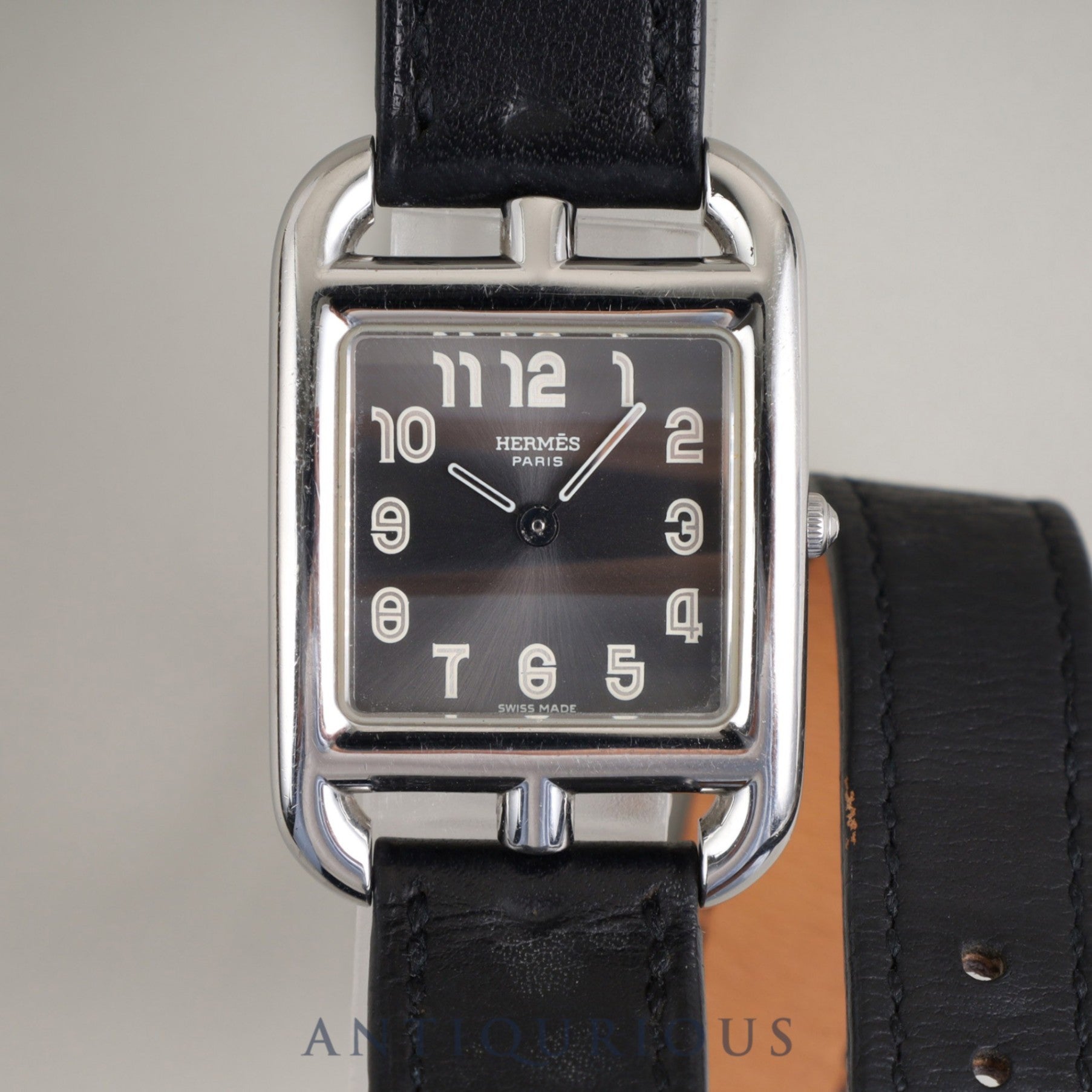 Hermès Cape Cod CC1.210 Quartz Caliber 976.001 Stainless Steel Watch with Genuine Leather Strap (E Stamp: 2001) and Genuine Stainless Steel Buckle. Gray Arabic Dial. Overhauled.