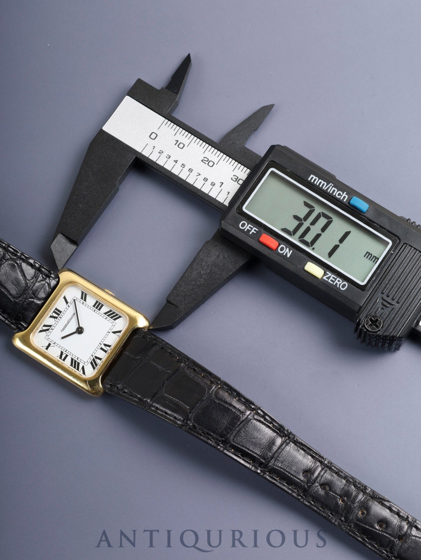 Jaeger-LeCoultre Square Case 9117.21 Manual Winding 750YG Leather Original Buckle (GP) White Roman Dial Overhauled