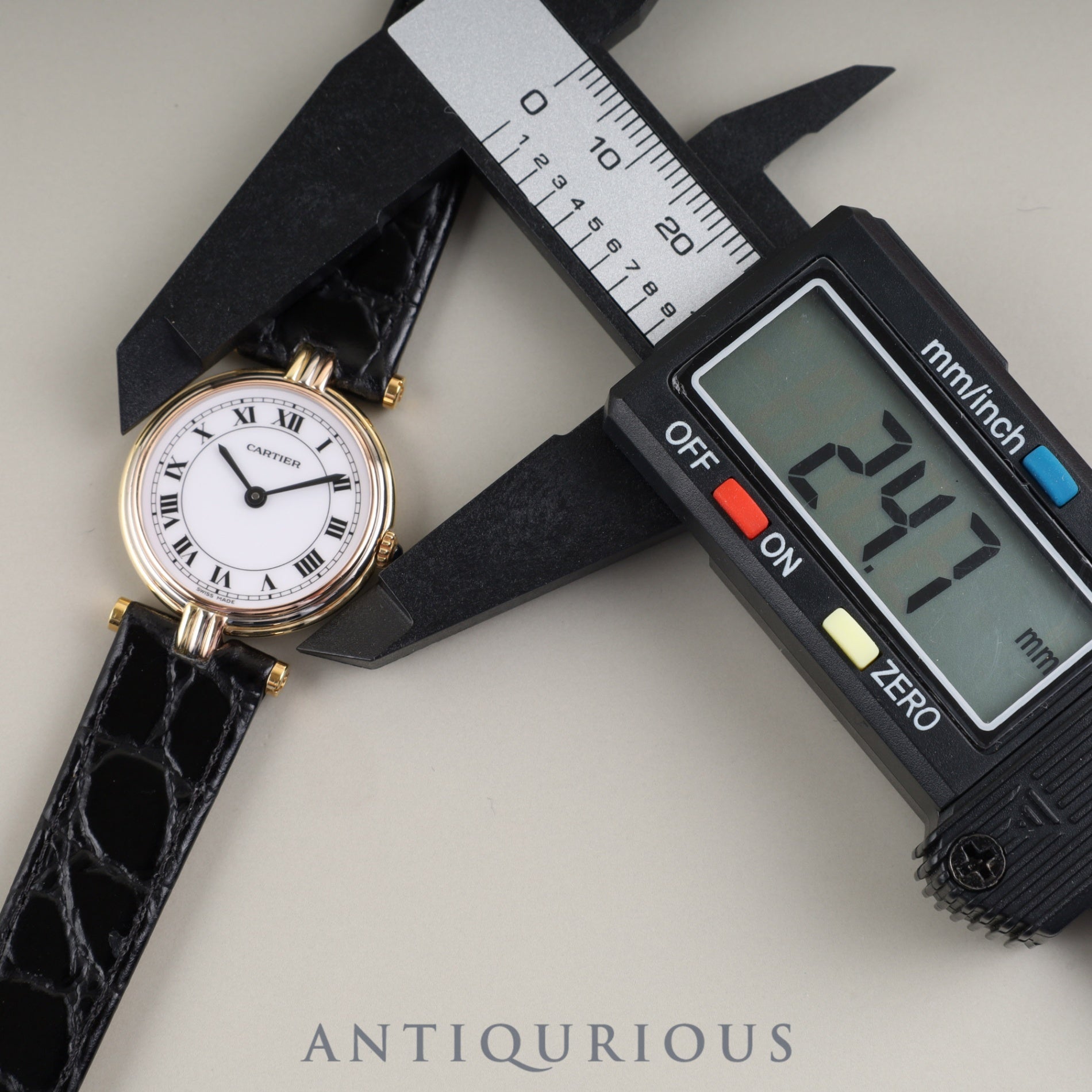 カルティエ ヴァンドーム VLC SM トリニティ 8100 クォーツ 750 革 純正尾錠(GP) ホワイトローマン文字盤 箱 カルティエブティックにてコンプリートサービス(フルメンテナンス)済み