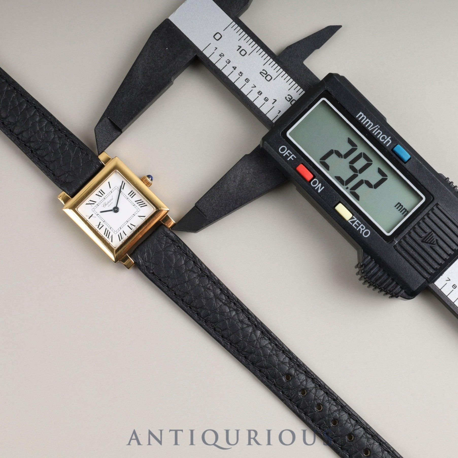 ショパール クラシック スクエア 127366 クォーツ Cal.976.001 750 カミーユ・フォルネ社製革ベルト 純正尾錠(GP) ホワイトローマン文字盤 箱 原産地証明書(2015年) 冊子 オーバーホール済み