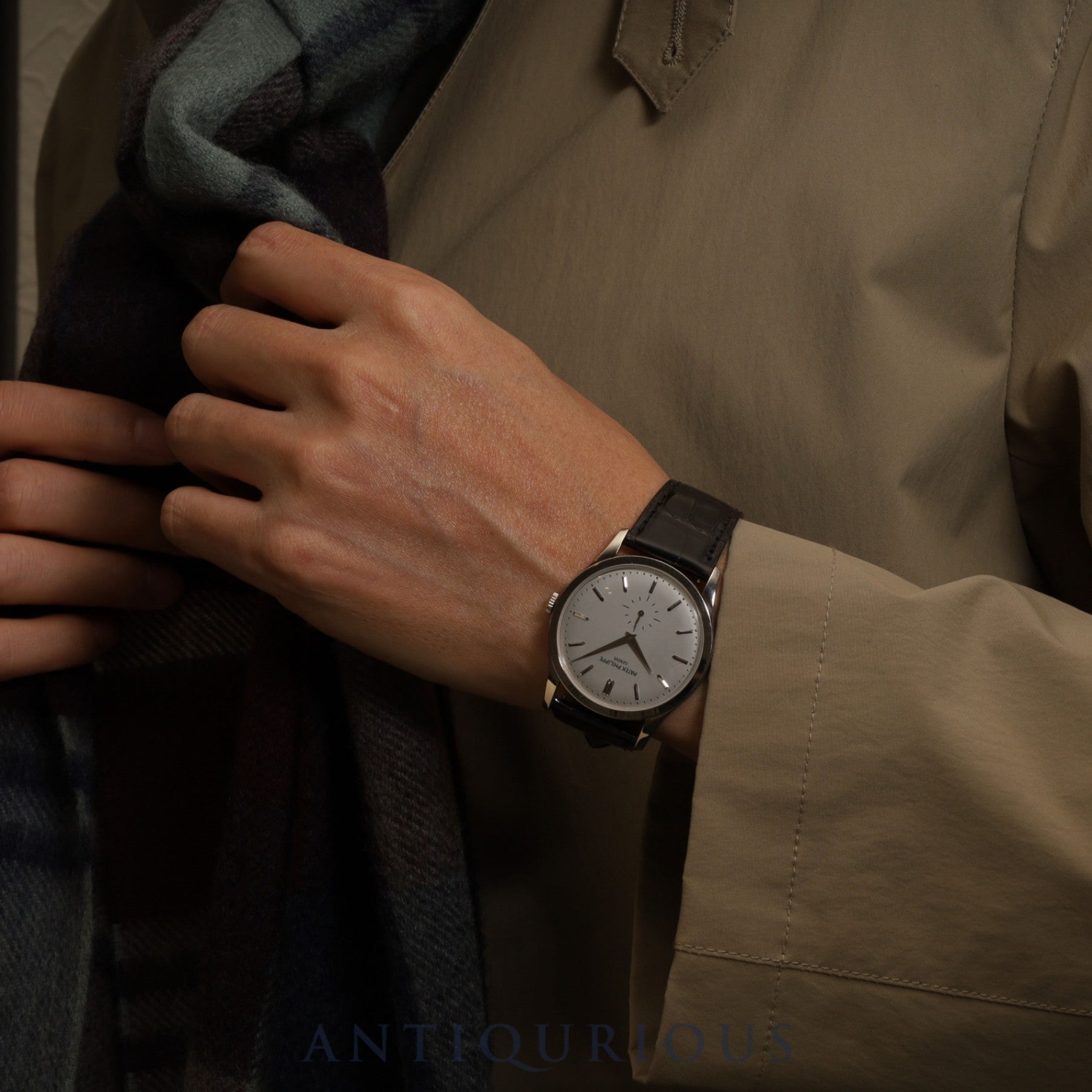 Patek Philippe Calatrava 5196G-001 Manual Winding Caliber 215PS 750 Genuine Leather Strap Genuine Buckle (750) Silver Dial Case Booklet Warranty (2015) Overhauled