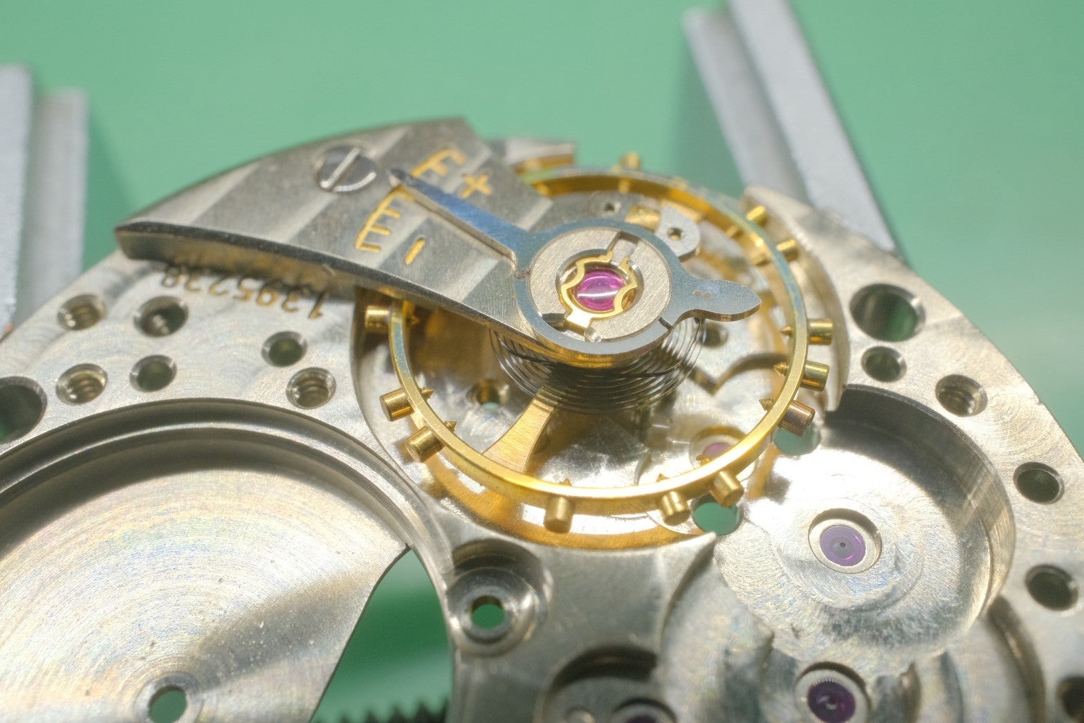 IWC オールドインター シャウハウゼン 手巻き Cal.89 SS 革 社外尾錠(SS)シルバー文字盤 オーバーホール済み アイダブリュシー