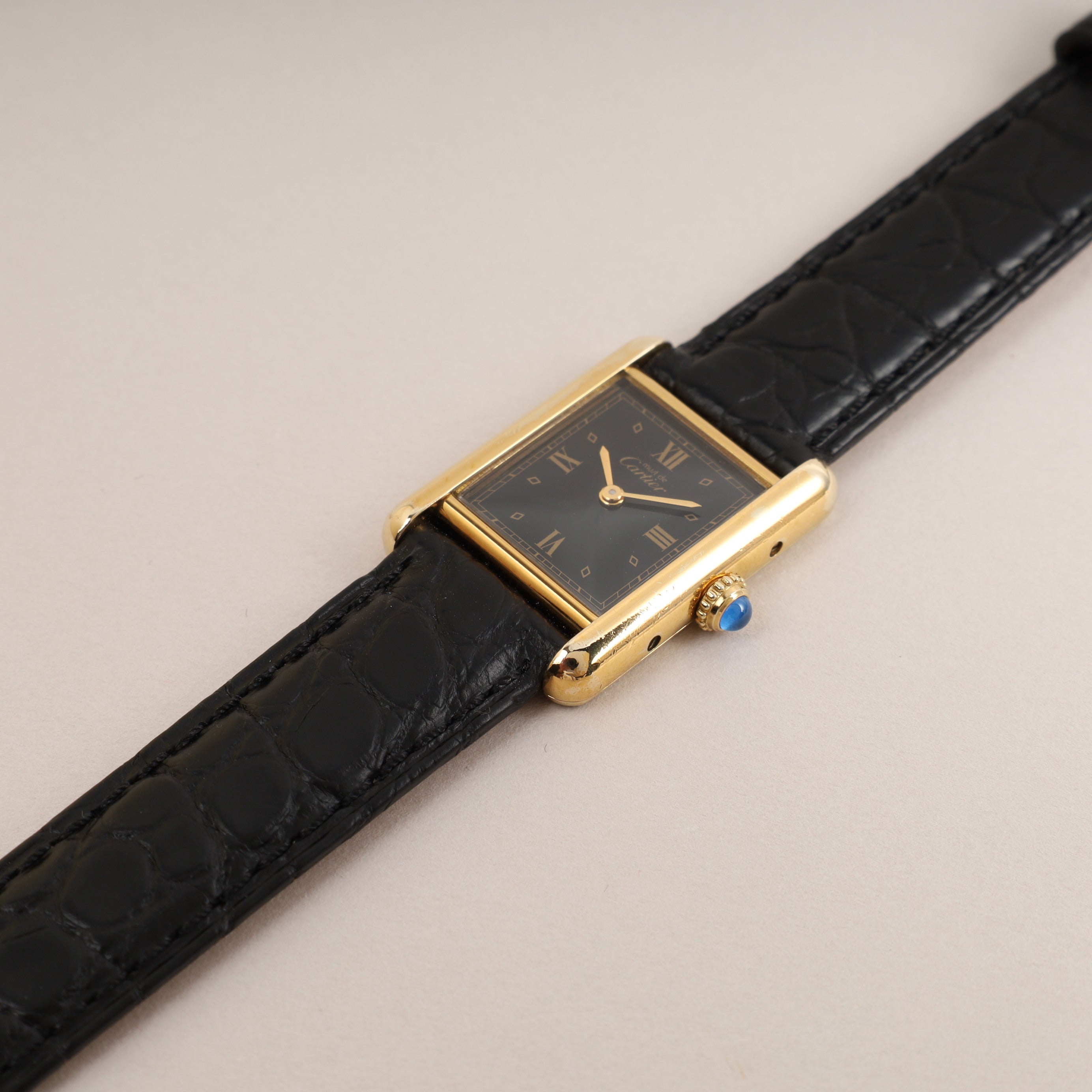 カルティエ マストタンク SM QZ ブラック飛びローマン文字盤