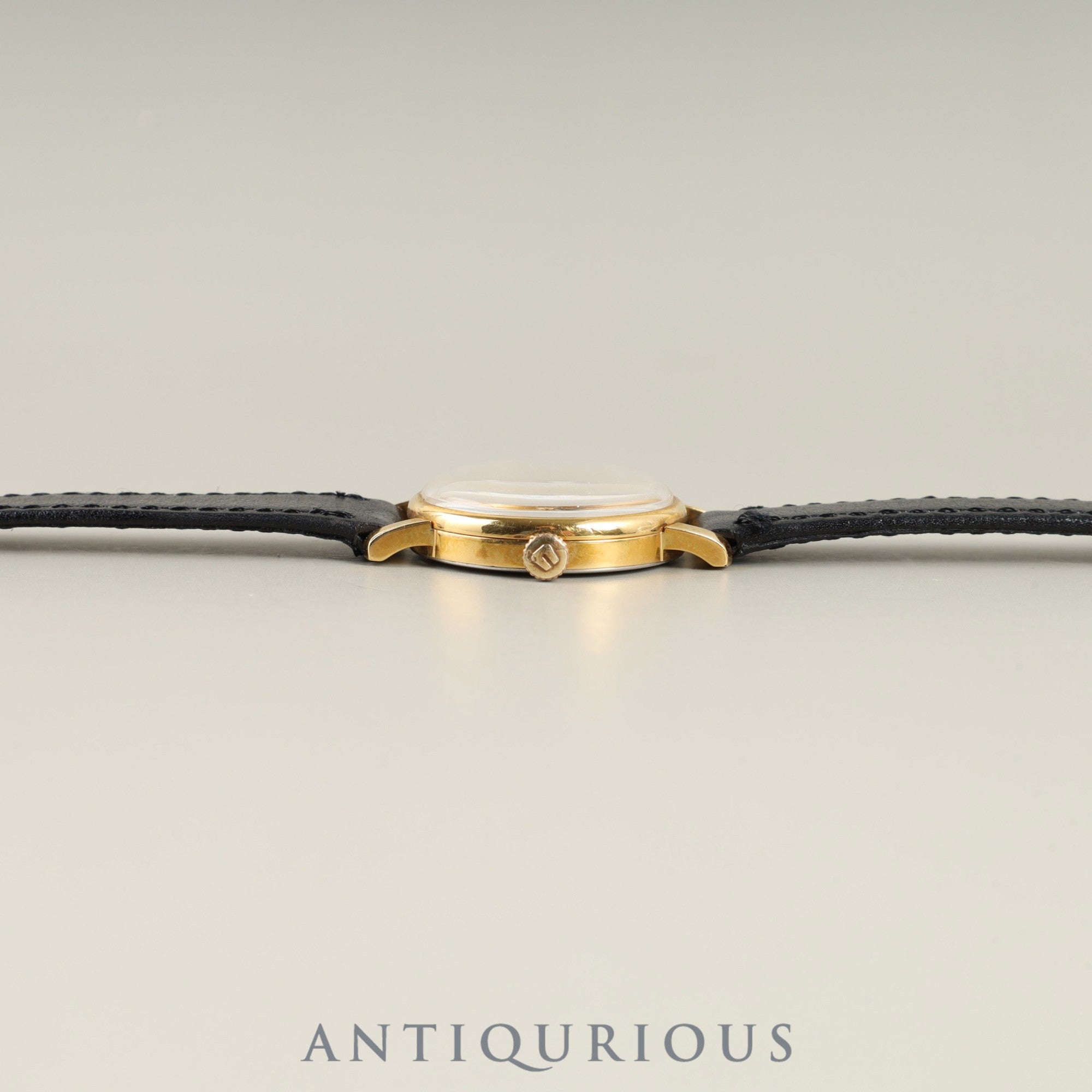 ユニバーサル・ジュネーブ ラウンド 542605 手巻き GP 革 社外尾錠(GP)シャンパン文字盤 オーバーホール済み