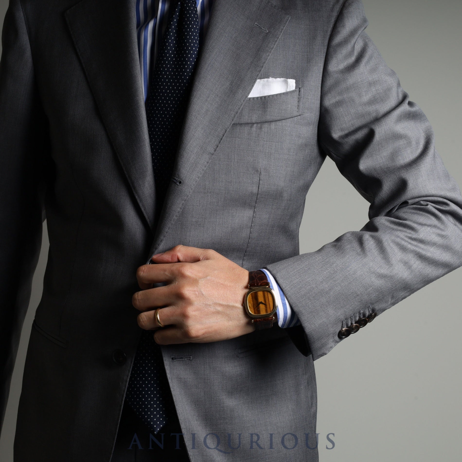 ジャガー・ルクルト クッション 9132 21 手巻き YGケース タイガーアイ文字盤