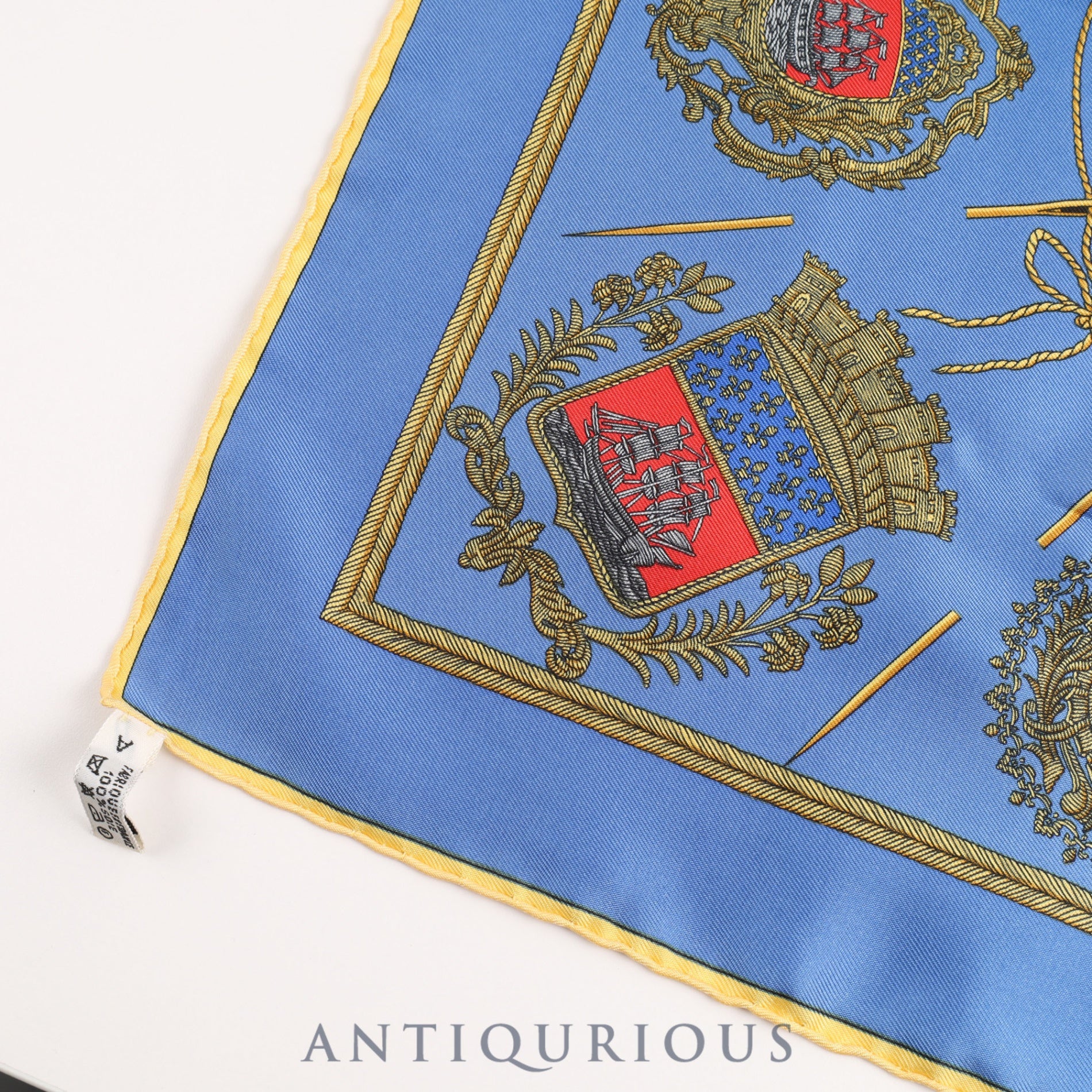 エルメス スカーフ カレ45 LES ARMES DE PARIS FLVCVAT NEC MERGITVR パリの紋章 賭けたゆたえども沈まずの武器 SILK 100% 箱