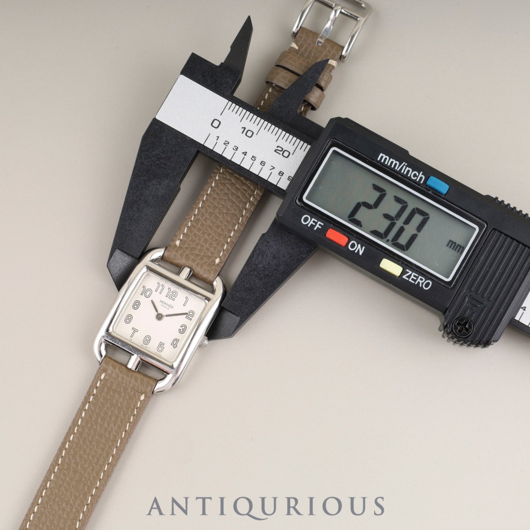 Hermès Cape Cod CC1.210 Quartz Caliber 976.001 Stainless Steel Leather Strap with Genuine Stainless Steel Buckle, White Arabic Dial, Genuine Leather Strap (Slightly Used, Engraving Unreadable), Overhauled