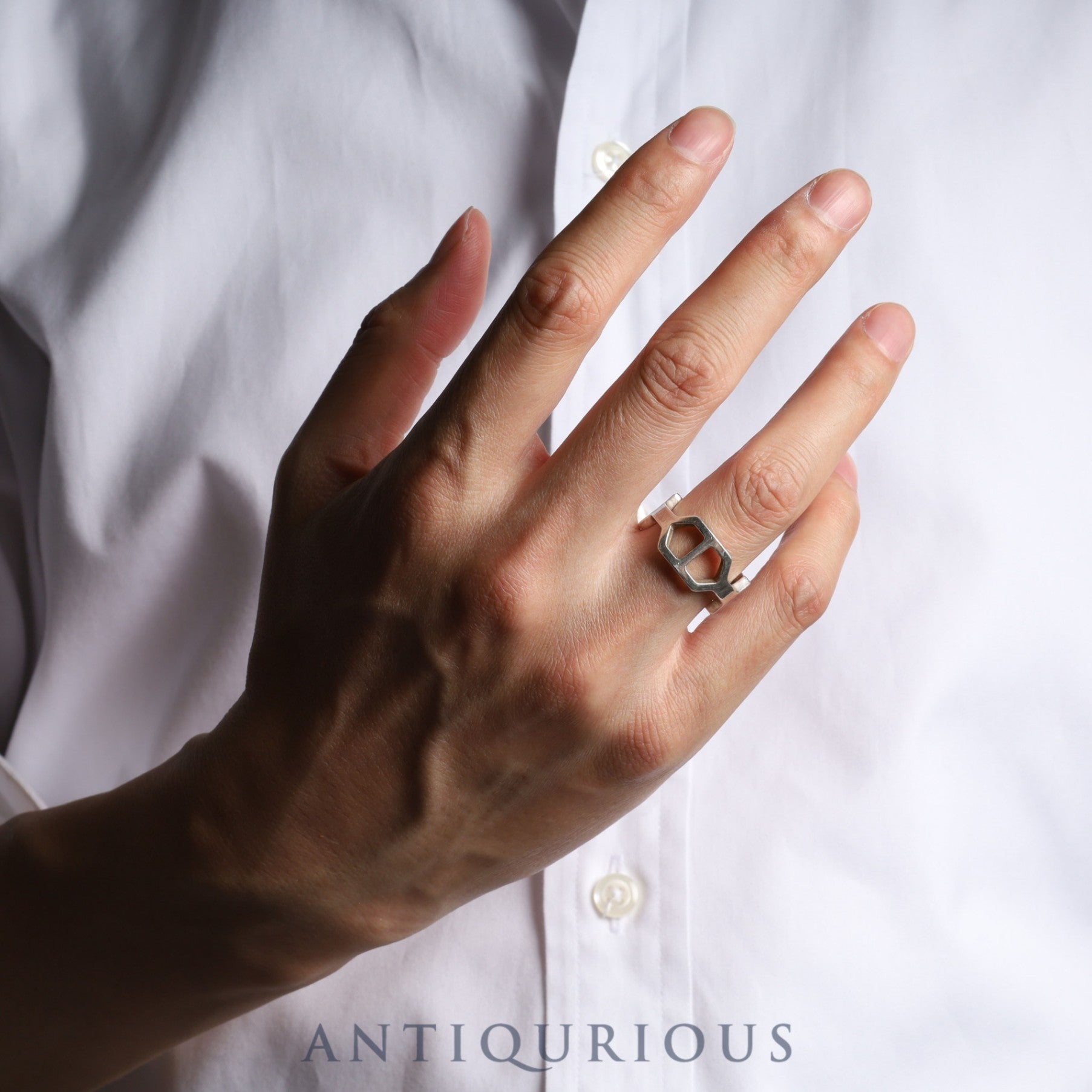 gucci ring anchor chain