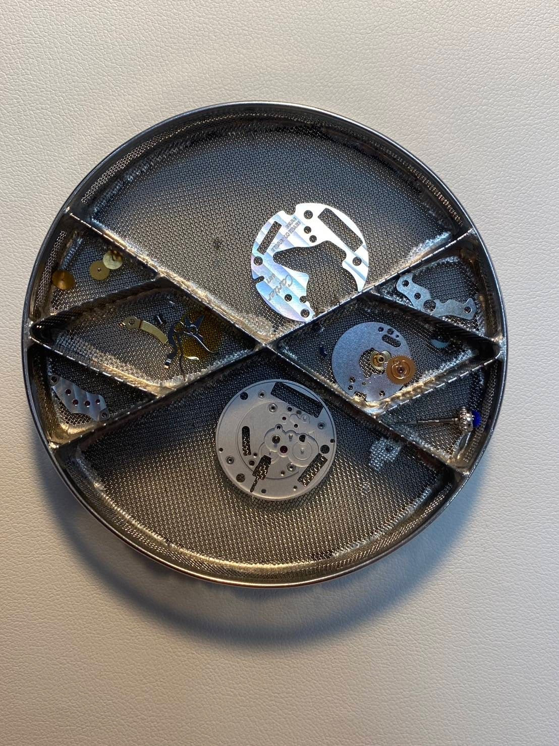 カルティエ マストタンク GM(XL)W1014154 / 2414 クォーツ Cal.687 925 革 純正Dバックル 飛びローマン文字盤 箱 保証書(2004年) オーバーホール済み カルティエブティックネジ取り付け