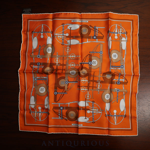 エルメス スカーフ カレ45 BRIDES ET FRONTAUX 馬勒と額飾り SILK100%