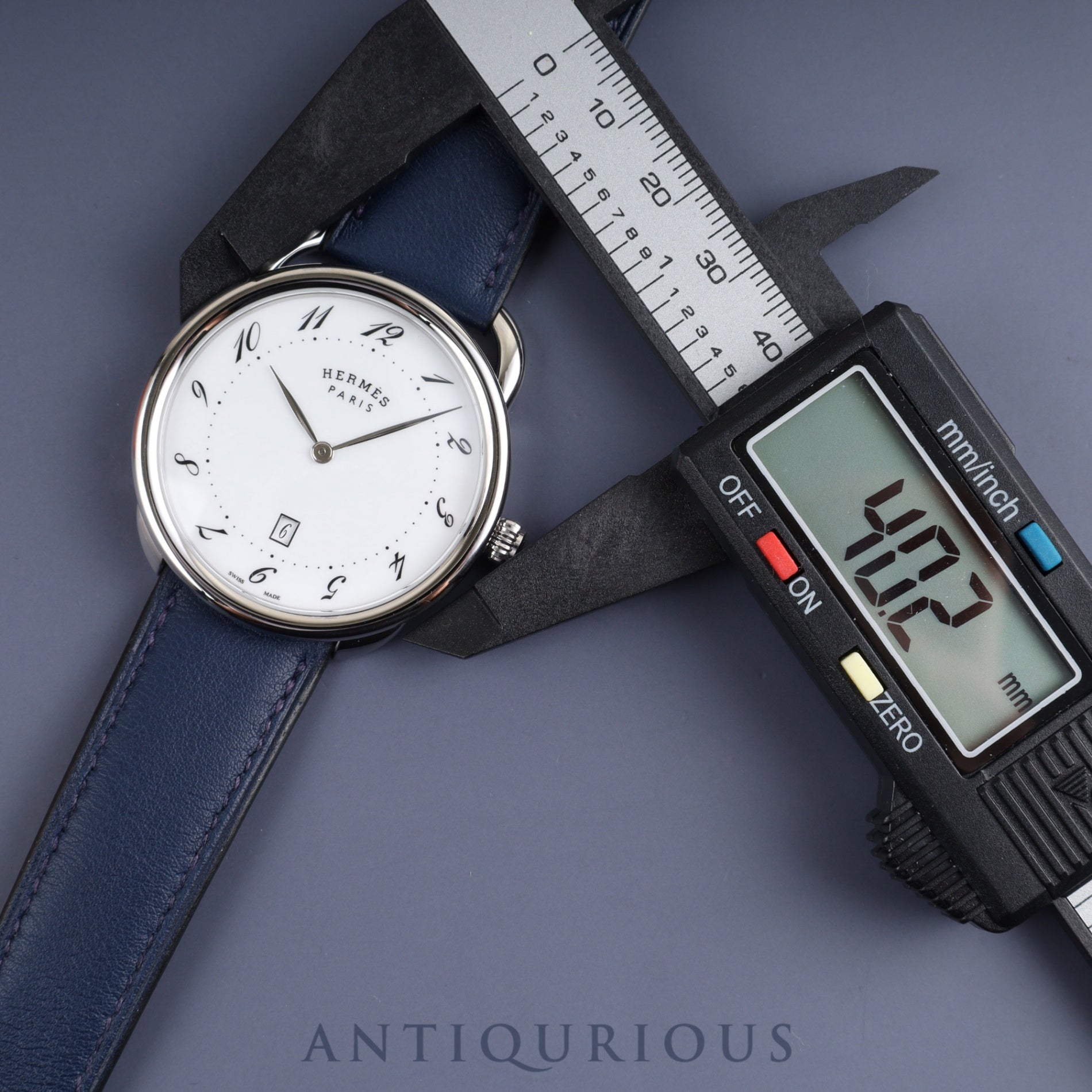 Hermes Arceau AR7Q.810 Quartz SS Genuine leather strap (Z engraved: 2021) Genuine buckle (SS) White Arabic dial Box Booklet Warranty (2024) Overhauled