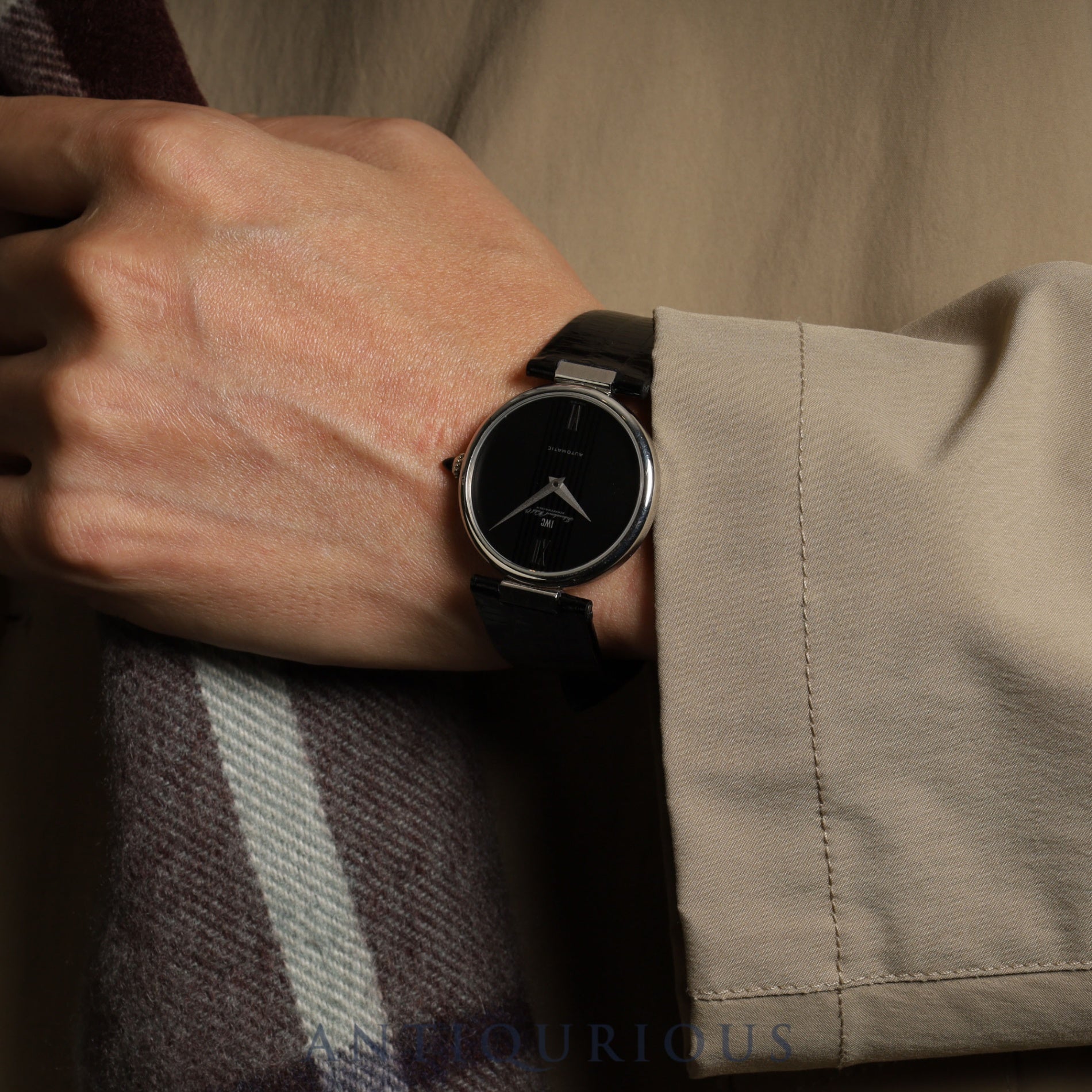 IWC ラウンド 3203 自動巻き Cal.3251 SS 革 純正尾錠(SS)ブラック文字盤 箱 冊子 ケース 保証書(1979年)オーバーホール済み アイダブリュシー