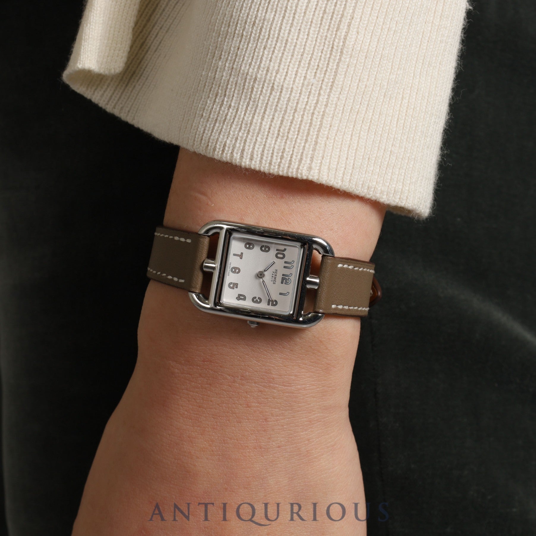 Hermes Cape Cod CC1.210.220 Quartz Cal.976.001 SS Genuine leather strap Genuine buckle (SS) Silver dial Box Booklet Warranty (2024) Overhauled