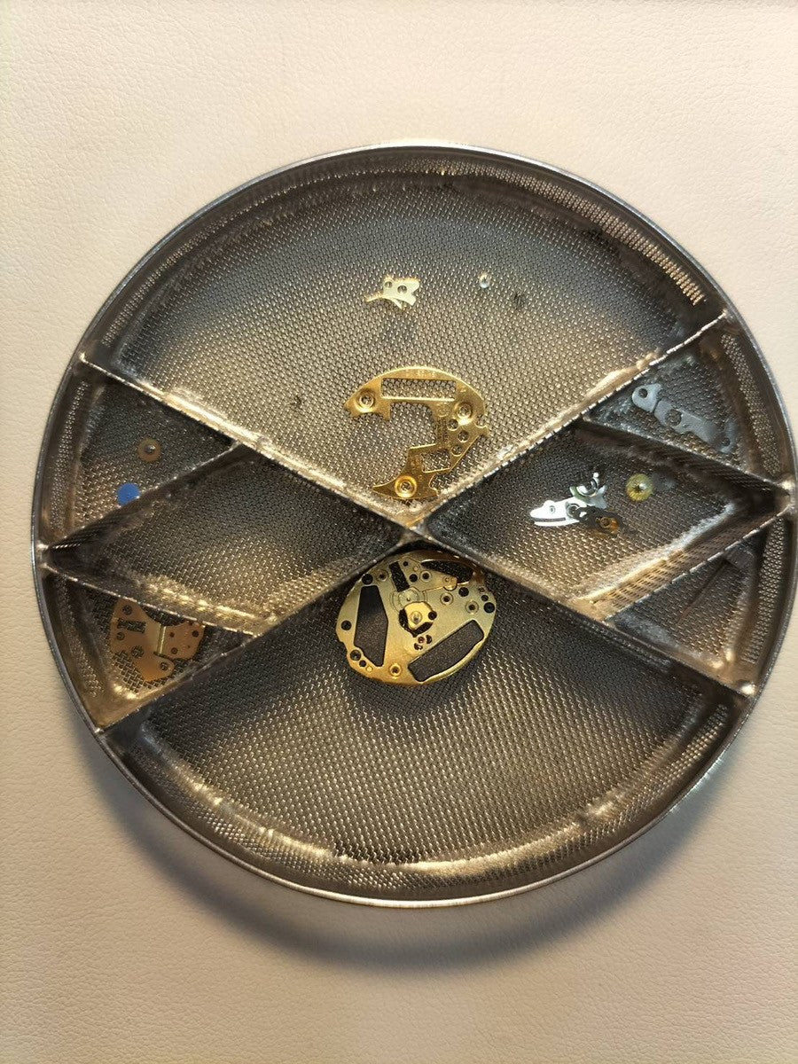 Hermès H Watch HH1.210 Quartz Caliber 901.001 Stainless Steel with Genuine Leather Strap (H Stamp: 2004) and Genuine Buckle (SS). White Dial. Overhauled.