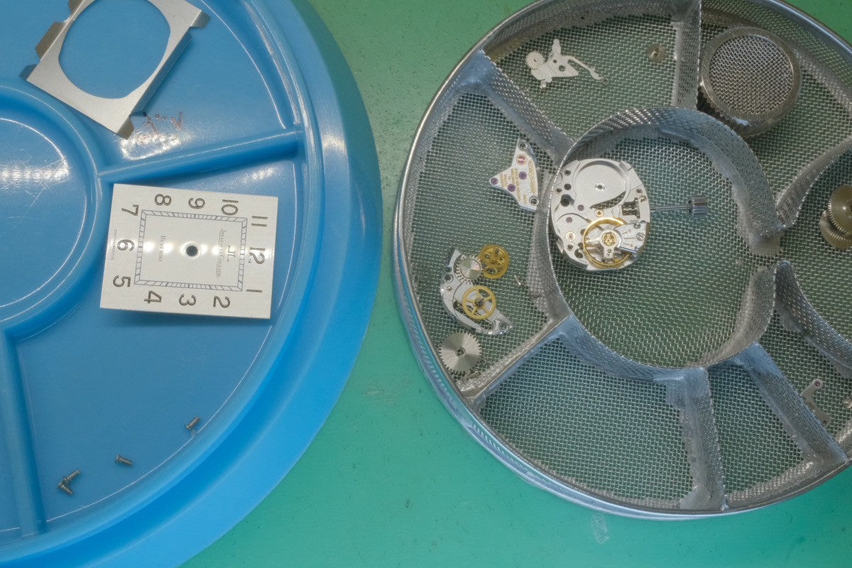 Jaeger-LeCoultre Reverso Classic 250.8.86 Manual Winding Caliber 846/1 Stainless Steel Leather Strap with Genuine Stainless Steel Buckle Silver Arabic Dial (Slight Scratches on Back) Overhauled