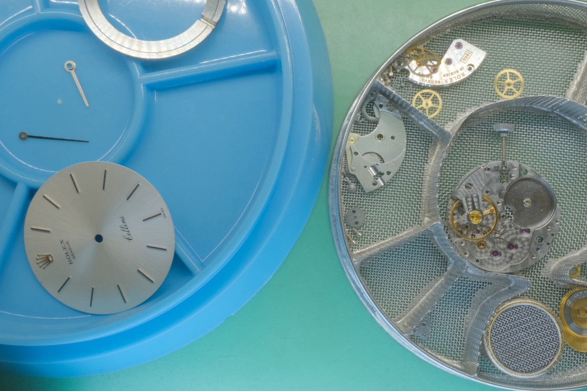 Rolex Cellini 3833, manual winding, Cal. 1600, 750 movement, leather, genuine stainless steel buckle, silver dial, no. 30 (1970), overhauled.