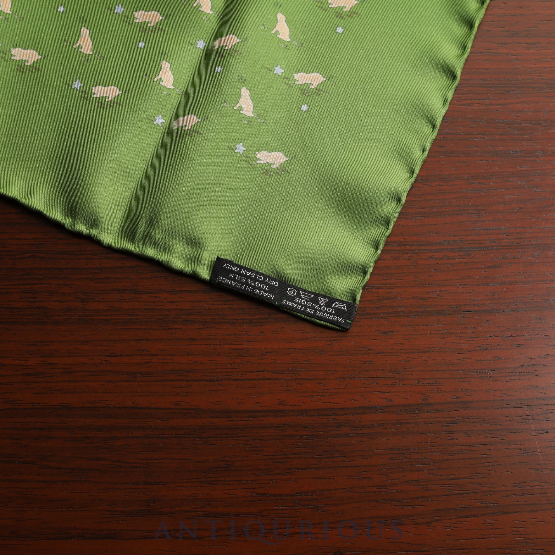 エルメス スカーフ カレ45 総柄 犬 グリーン SILK100%