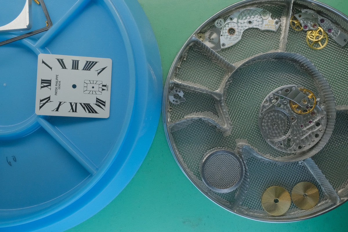 パテック・フィリップ ゴンドーロ 5010 手巻き Cal.215 750YG 革 純正尾錠(750YG)ホワイトローマン文字盤 箱 登録保証書 オーバーホール済み