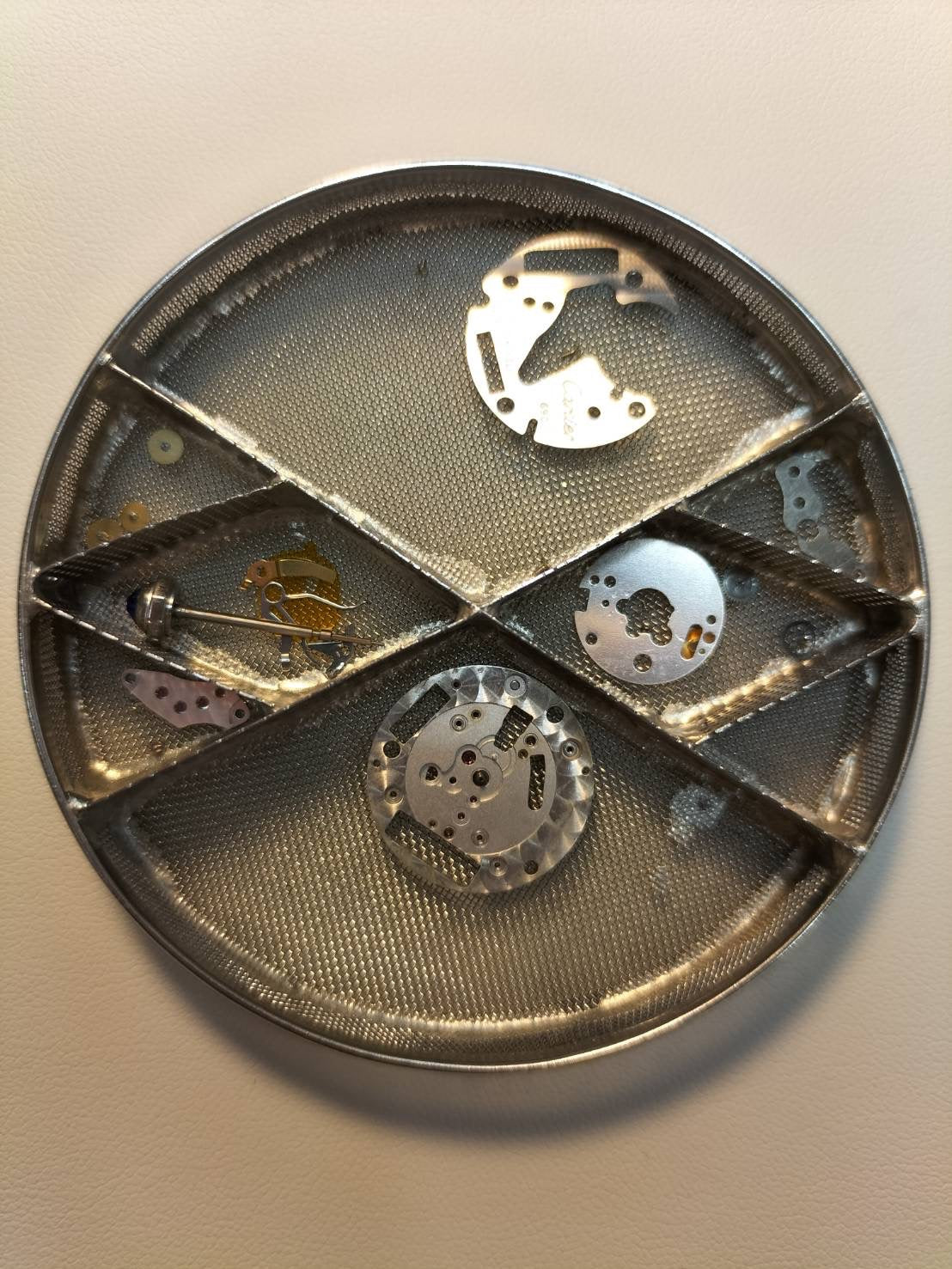 カルティエ タンク ディヴァン LM W6300655 / 2600 クォーツ Cal.690 SS 純正革ベルト 純正ピンバックル(SS) シルバーローマン文字盤 オーバーホール済み