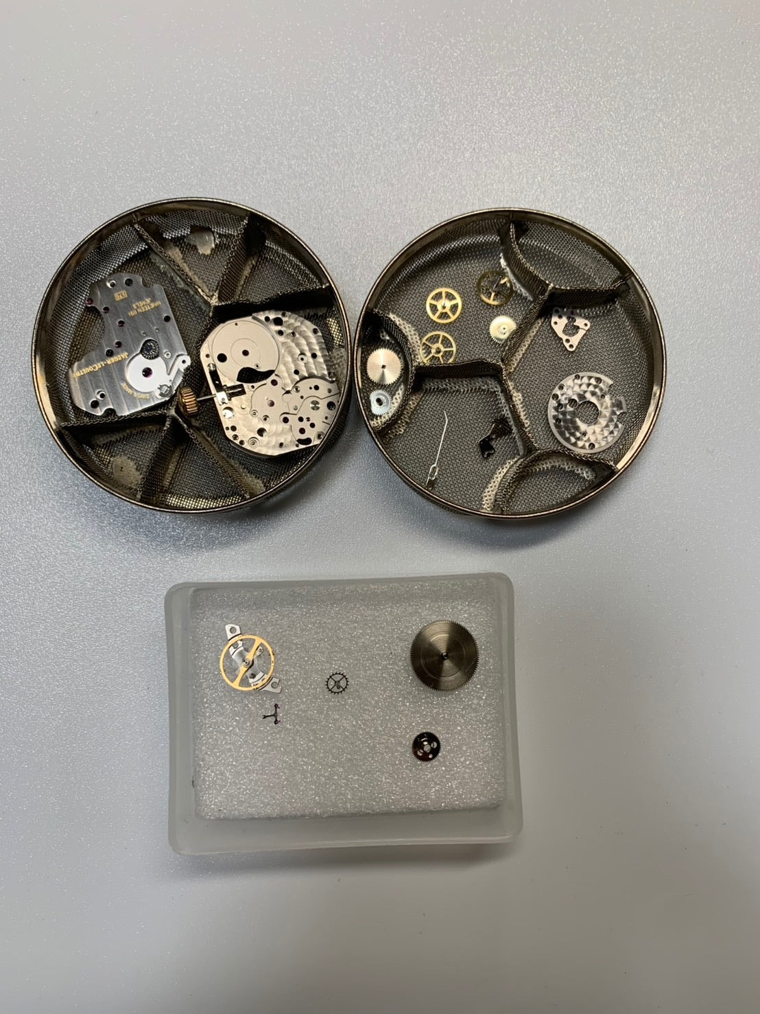 ジャガー・ルクルト グランド レベルソ 273.2.04 / Q3732420 手巻き Cal.976 750PG JEAN ROUSSEAU社革ベルト 純正バックル(750PG)シルバーアラビア文字盤 箱 冊子 保証書 タグ オーバーホール済み