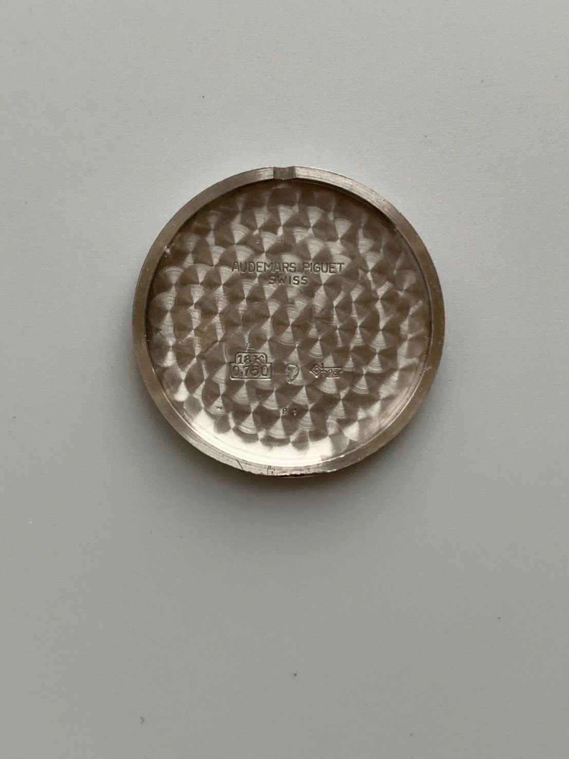 オーデマ・ピゲ エクストラフラット 手巻き Cal.K.2001/1A 750WG 純正革ベルト(使用感あり)純正尾錠(750WG)ホワイト文字盤 オーバーホール済み