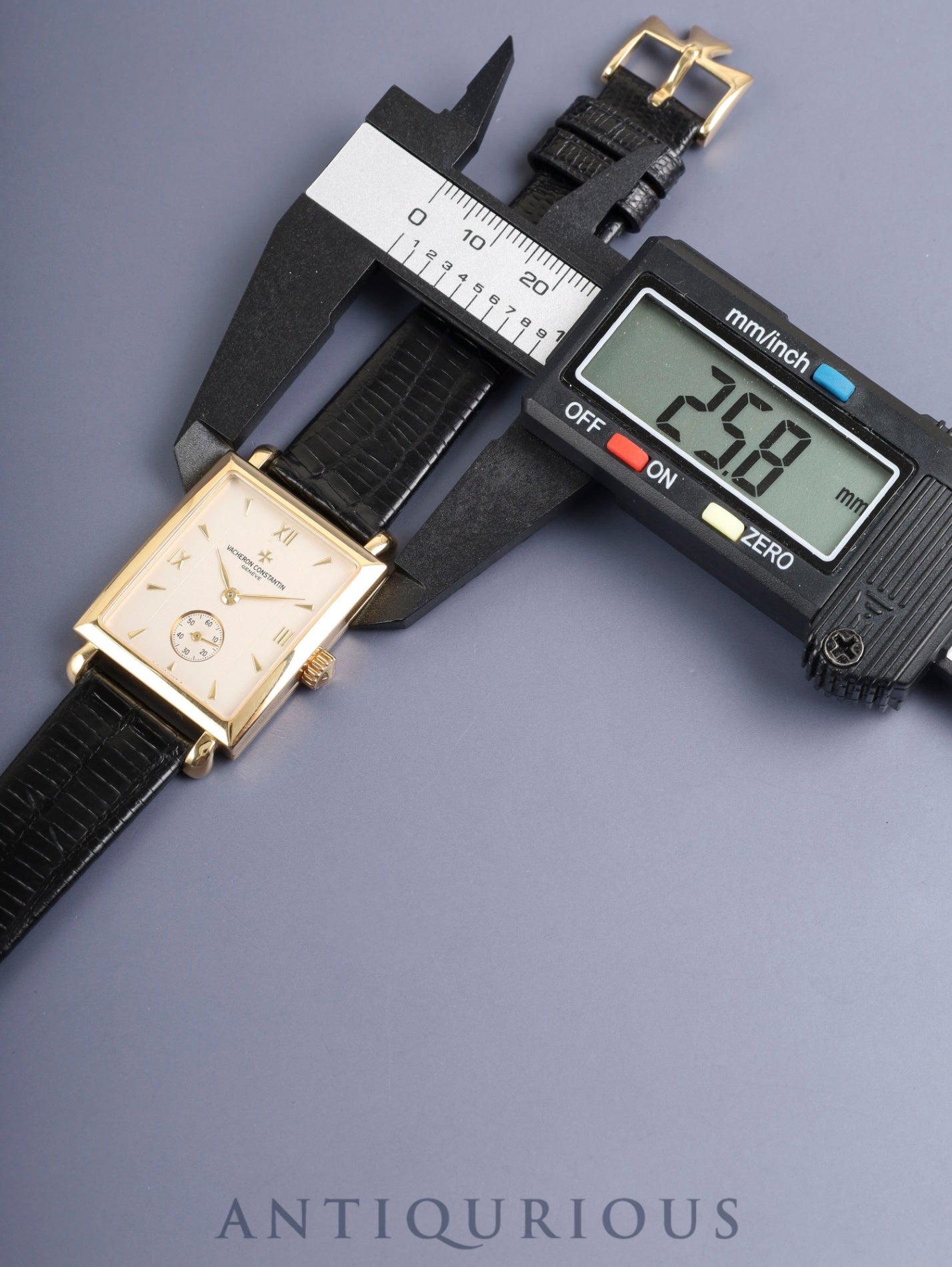 ヴァシュロン・コンスタンタン ヒストリーク キャビノチェ 91001/000J-8389 手巻き Cal.1017 750YG 革 純正ピンバックル(750YG) アイボリー文字盤(SWISSMADE表記 / σダイアル)箱 保証書(年代未記載)ケース 冊子 純正レザーベルト付き オーバーホール済み