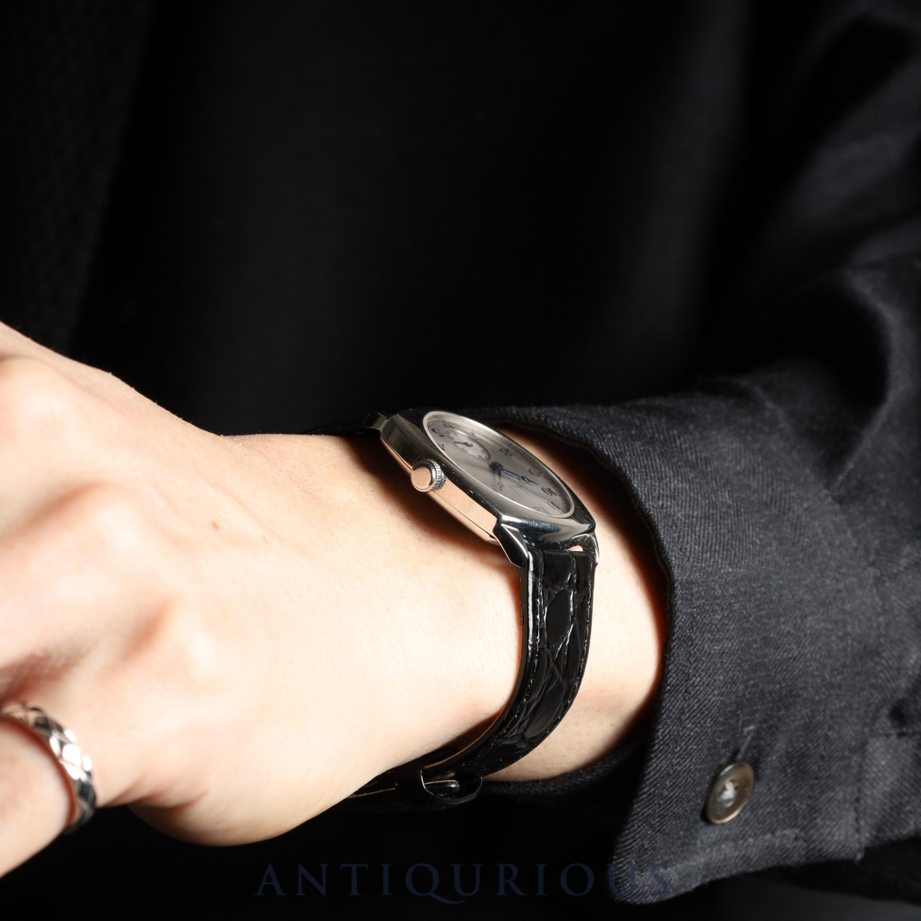 ダンヒル センテナリー クッションケース 115 手巻き Cal.7001 革 純正尾錠(SS)シルバーアラビア文字盤 箱 保証書(1996年)オーバーホール済み