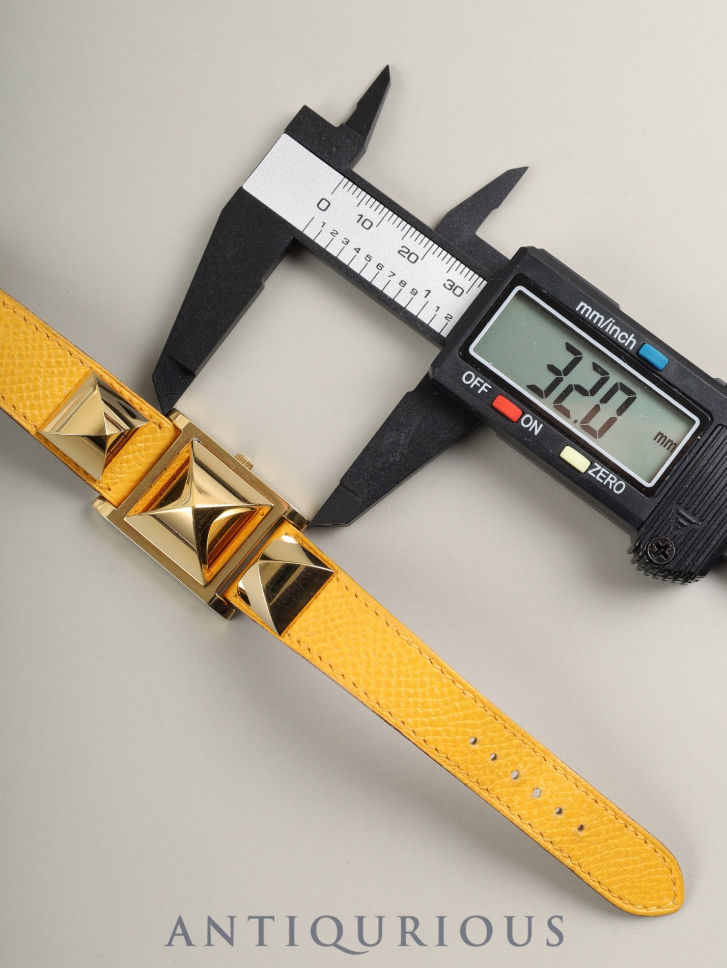 エルメス メドール 11.01 クォーツ Cal.ETA976.001 GP 純正革ベルト(◯Y刻印:1995年 / 使用感あり) 純正ピンバックル(GP)ホワイト文字盤 オーバーホール済み