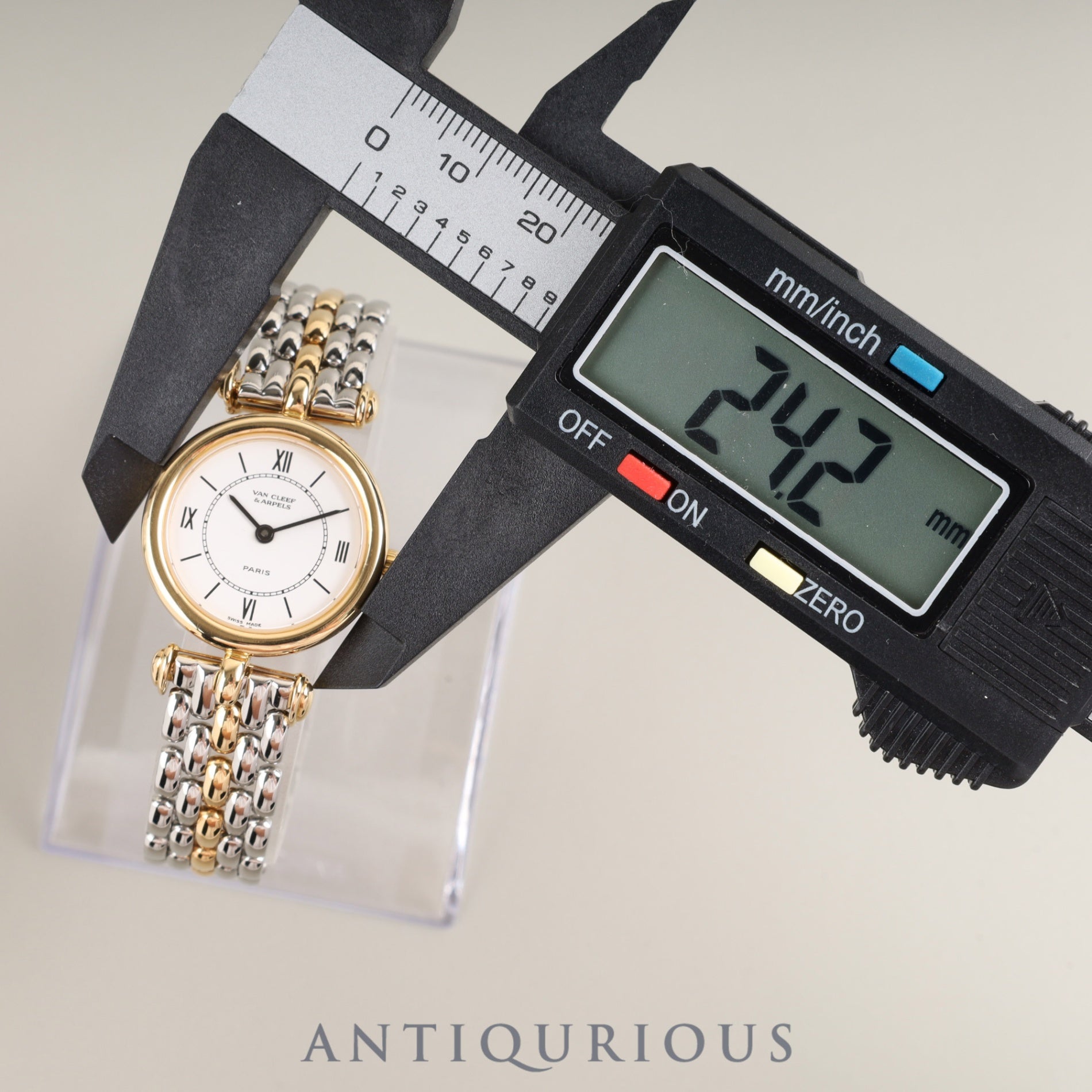 Van Cleef & Arpels La Collection 43637/G14 Quartz Cal.256.041 SS/GP SS/GP White Dial Genuine Leather Strap (Genuine Buckle (GP)) Overhauled
