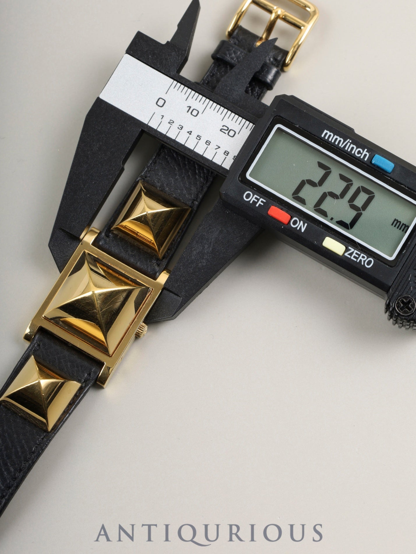 エルメス メドール 11.01 クォーツ Cal.976.001 GP 純正革ベルト(◯Y刻印:1995年) 純正ピンバックル(GP) ホワイト文字盤 箱 冊子 タグ 保証書(1995年)オーバーホール済み