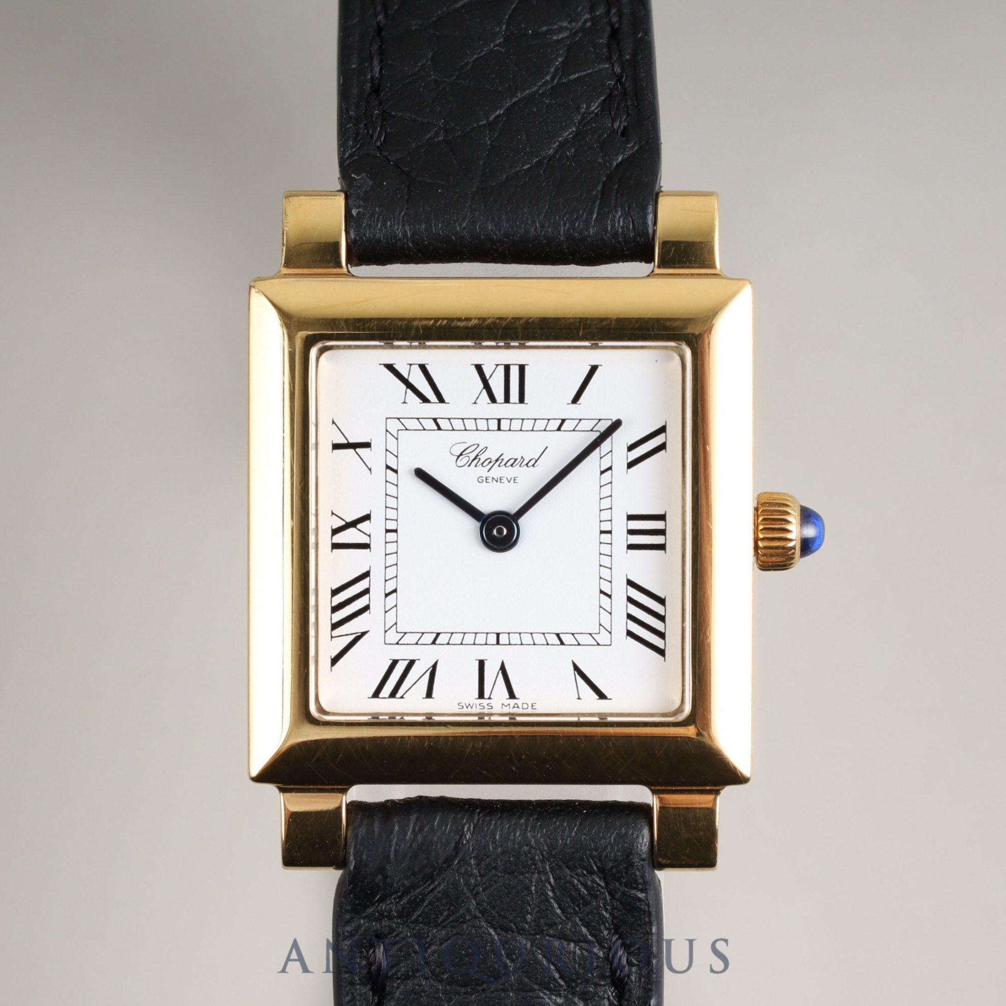 ショパール クラシック スクエア 127366 クォーツ Cal.976.001 750 カミーユ・フォルネ社製革ベルト 純正尾錠(GP) ホワイトローマン文字盤 箱 原産地証明書(2015年) 冊子 オーバーホール済み