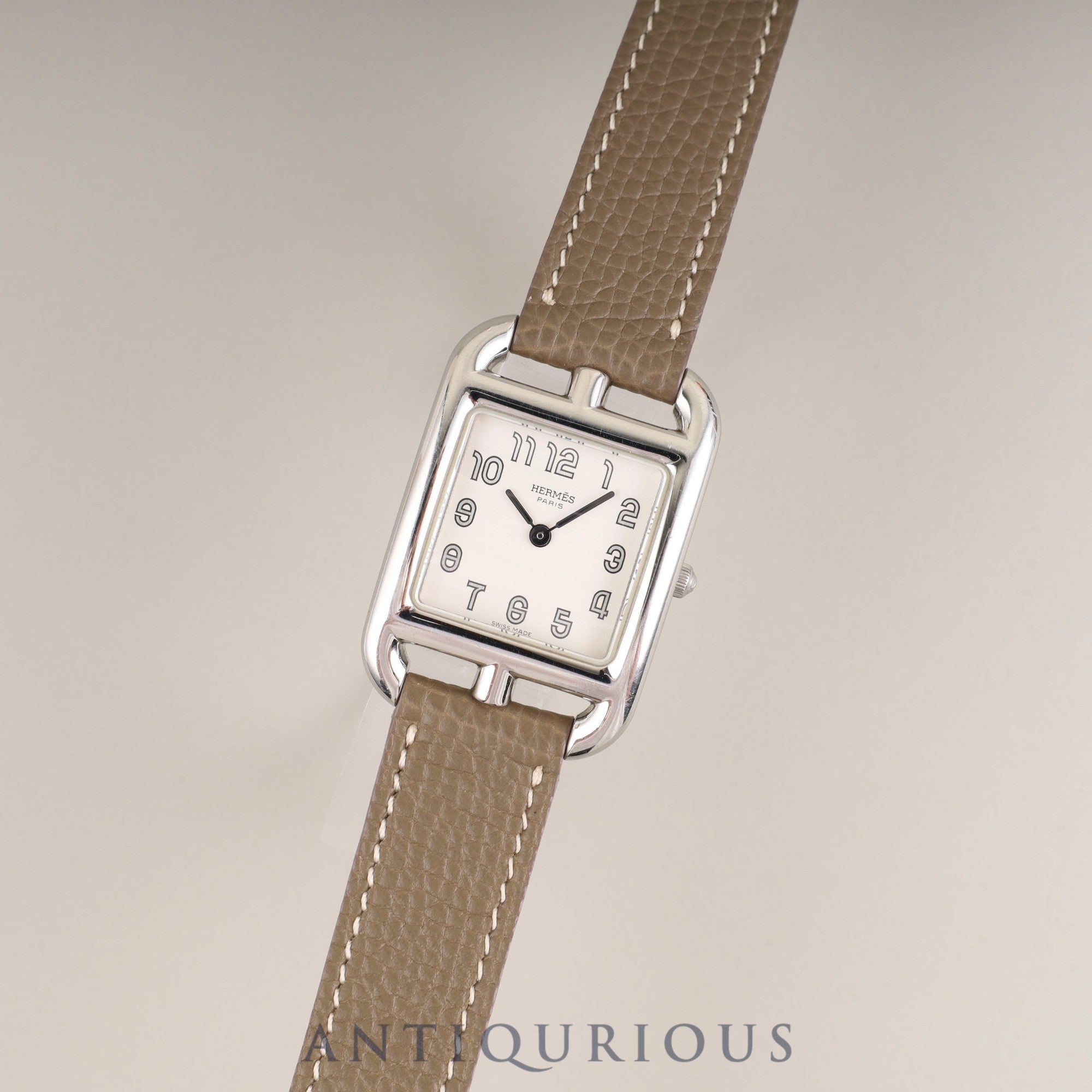 Hermès Cape Cod CC1.210 Quartz Caliber 976.001 Stainless Steel Leather Strap with Genuine Stainless Steel Buckle, White Arabic Dial, Genuine Leather Strap (Slightly Used, Engraving Unreadable), Overhauled
