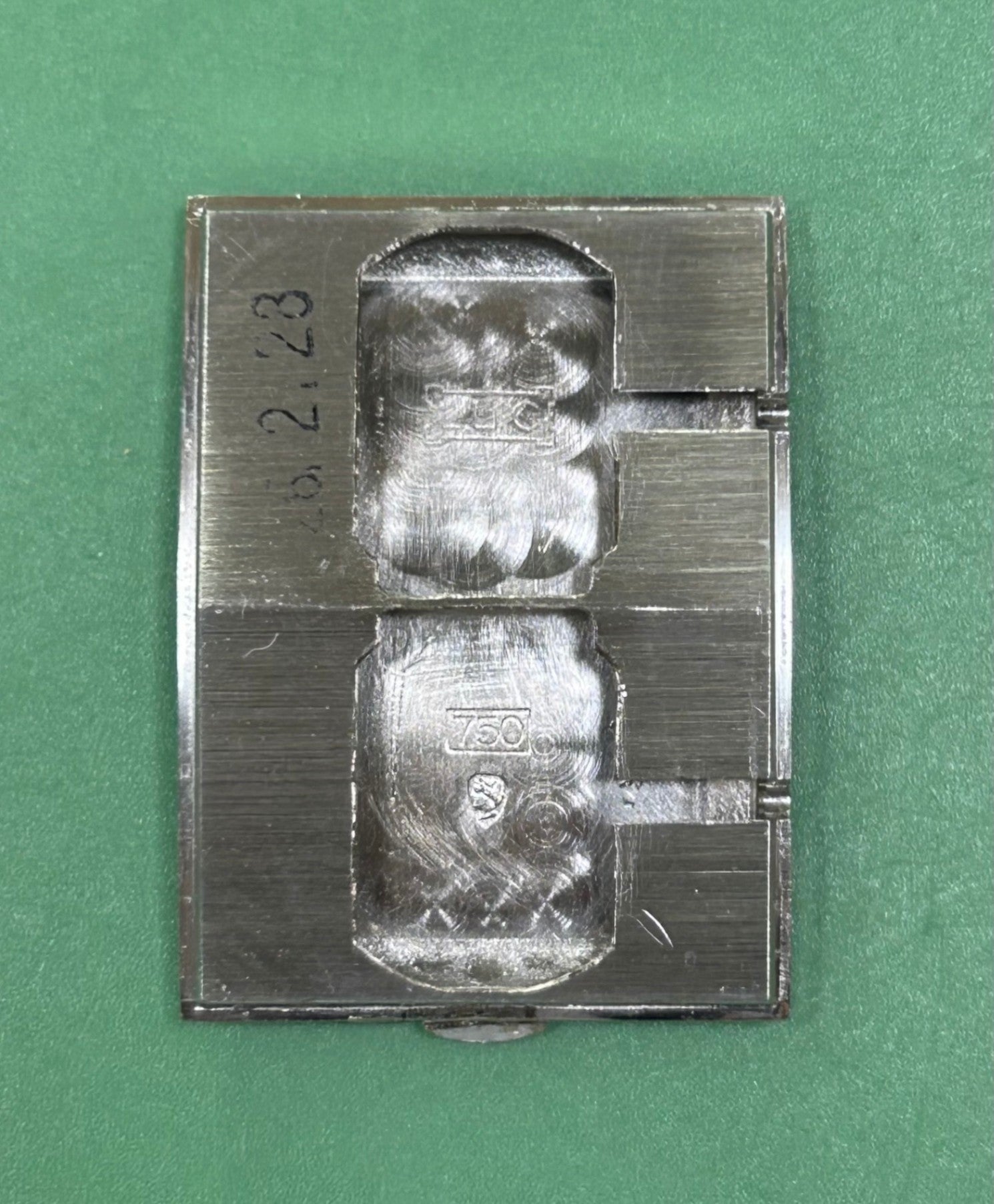 ショパール デュアルタイム 2240 クォーツ Cal.- 18K 純正革ベルト 純正尾錠(SS) シルバー文字盤 オーバーホール済み