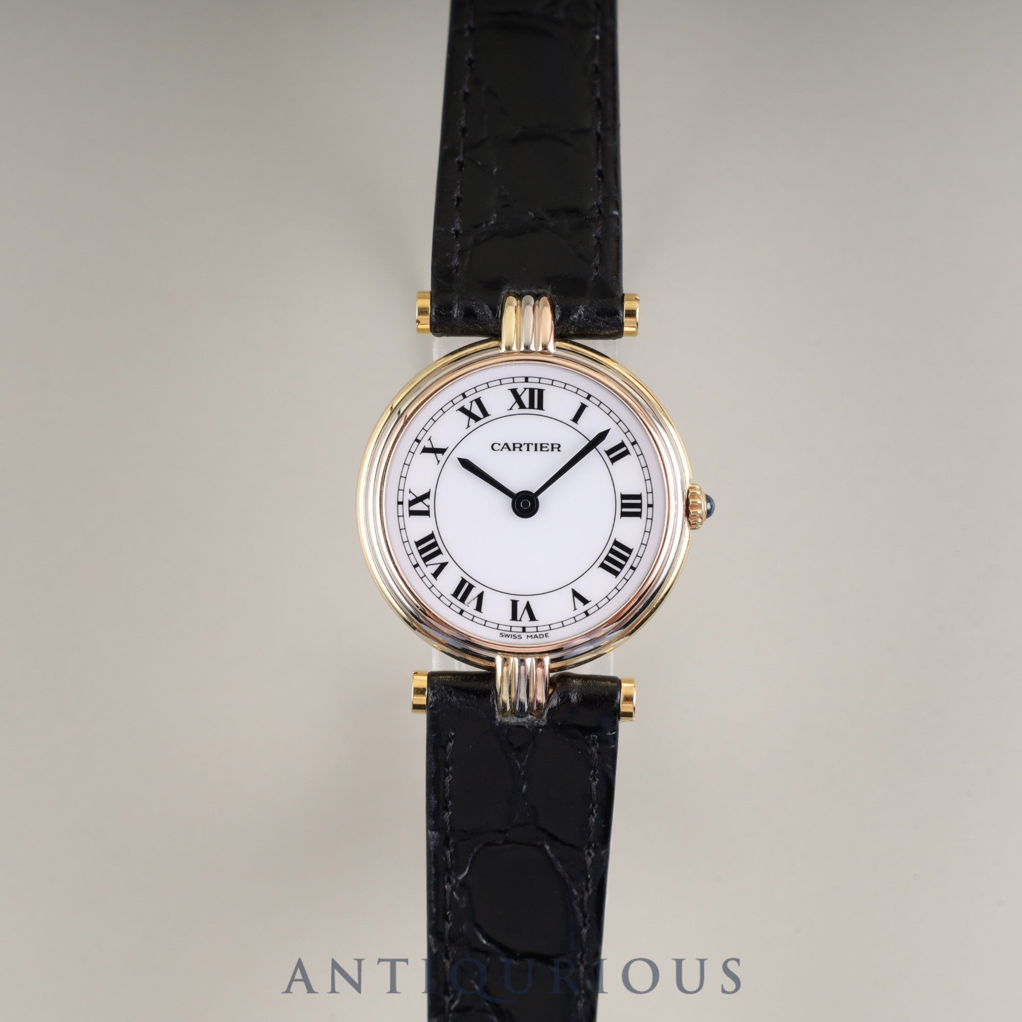 カルティエ ヴァンドーム VLC SM トリニティ 8100 クォーツ 750 革 純正尾錠(GP) ホワイトローマン文字盤 箱 カルティエブティックにてコンプリートサービス(フルメンテナンス)済み