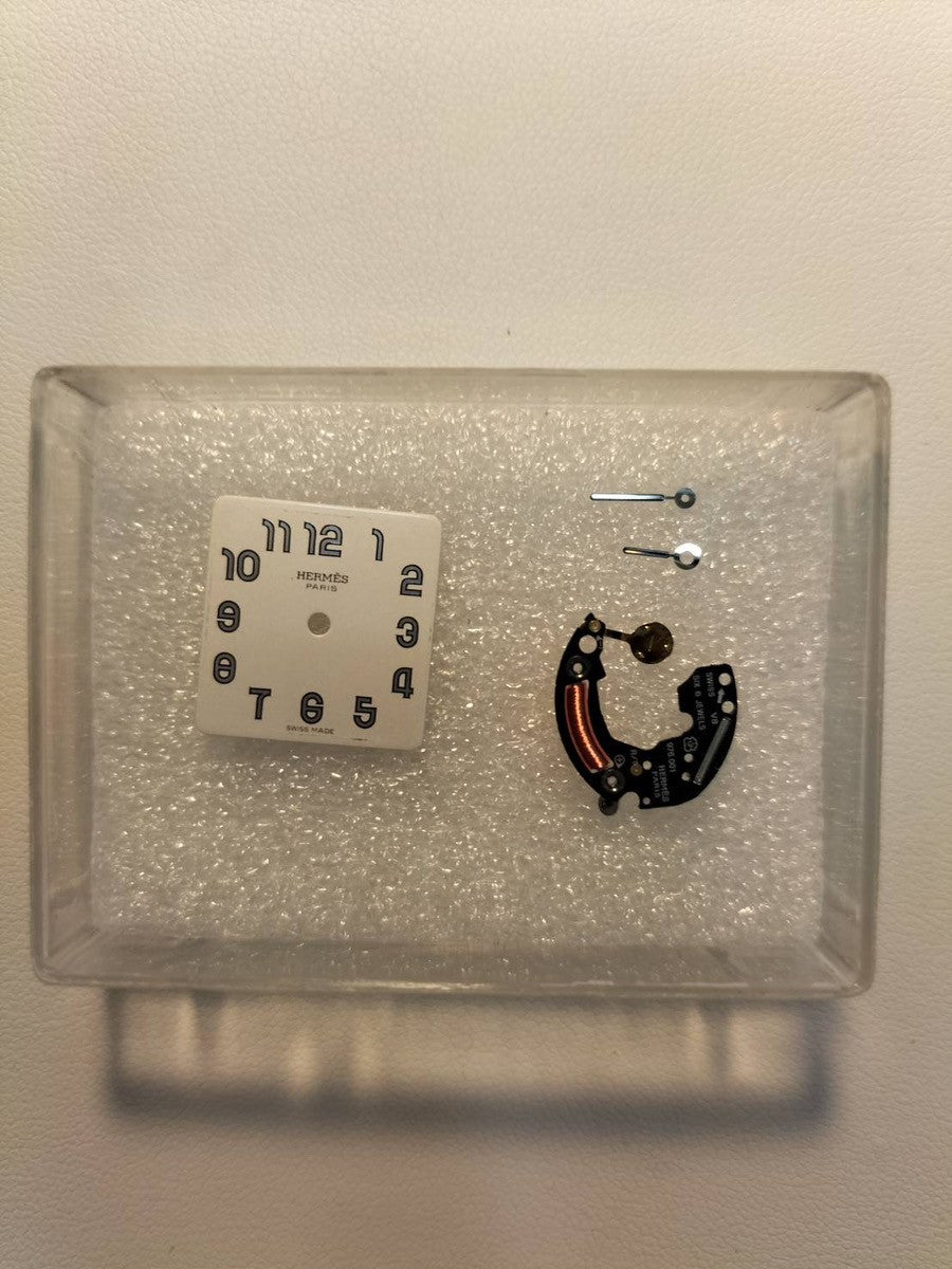 Hermès Cape Cod CC1.210 Quartz Caliber 976.001 Stainless Steel Leather Strap with Genuine Stainless Steel Buckle, White Arabic Dial, Genuine Leather Strap (Slightly Used, Engraving Unreadable), Overhauled