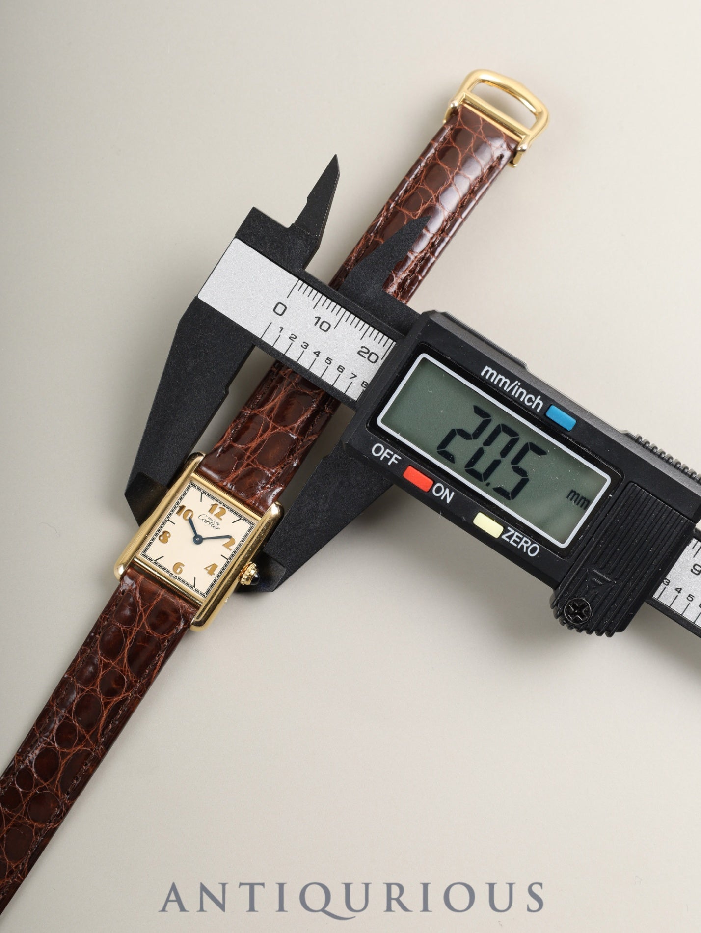 カルティエ マストタンク SM W1008354 / 1613 クォーツ SV925 革 純正Dバックル(GP)飛びアラビア文字盤(SWISS表記)カルティエブティックにてコンプリートサービス済み