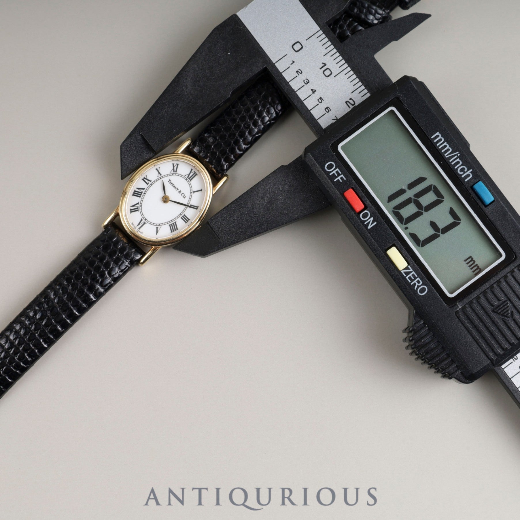 ティファニー オーバル クォーツ Cal.976.001 14K 純正革ベルト 純正尾錠(GP) ホワイトローマン文字盤 箱 オーバーホール済み