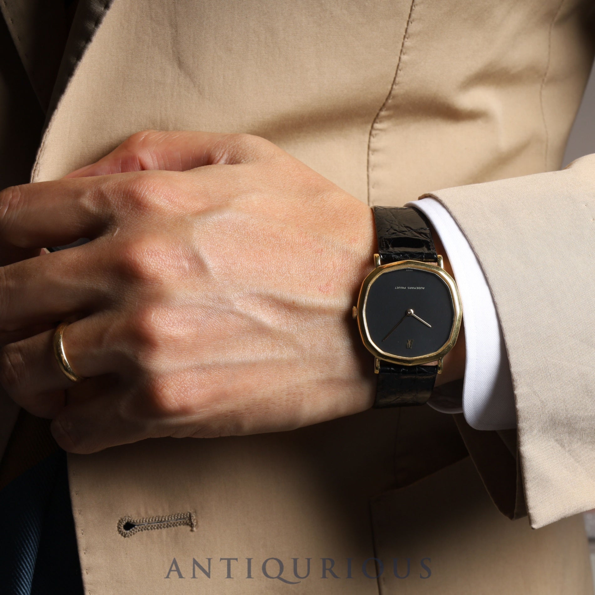 オーデマ・ピゲ オクタゴンケース 手巻き Cal.K2001/1A YG 革 純正尾錠(750)ブラック文字盤 箱