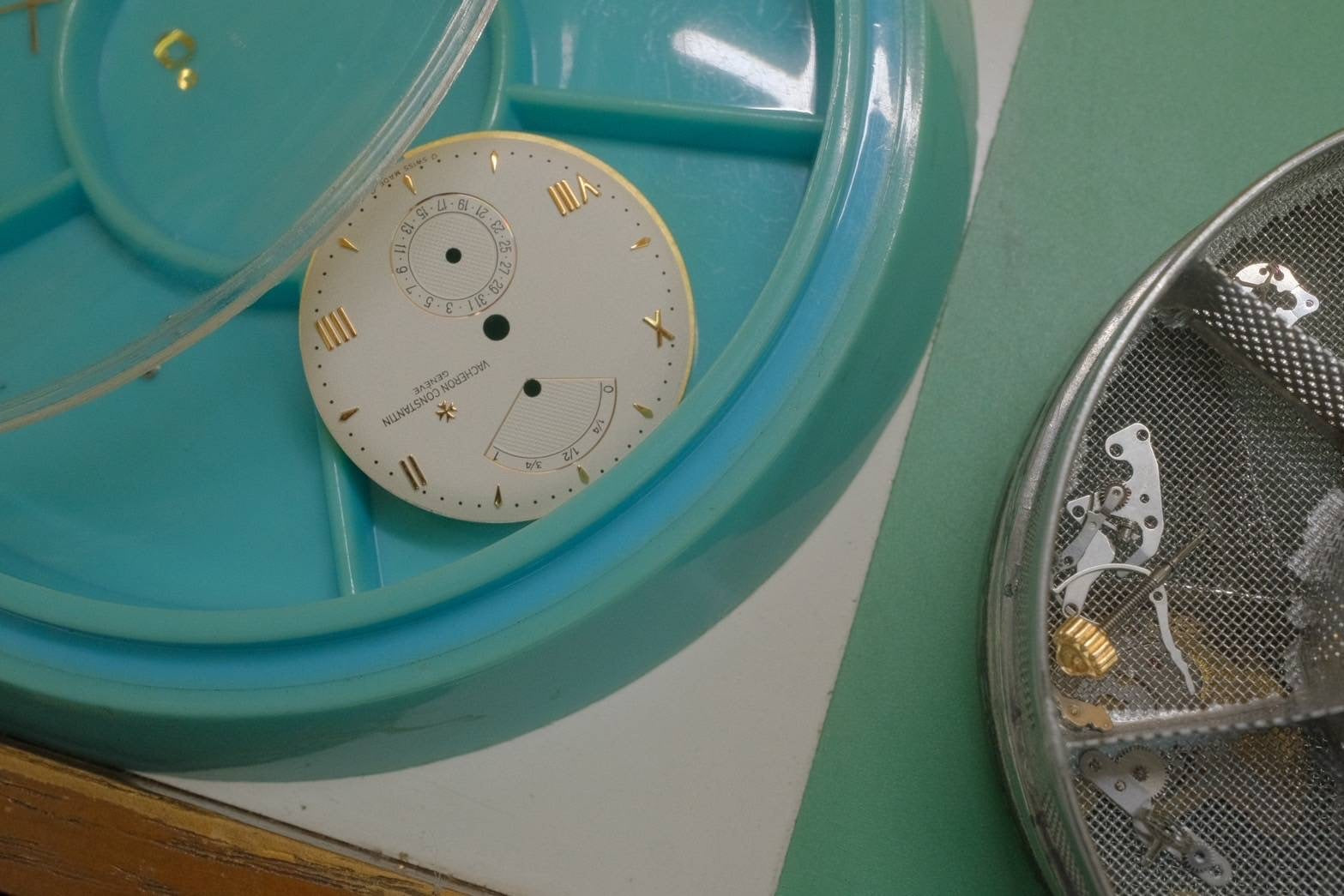 Vacheron Constantin Tour de Ile 48100/000R-3 Automatic Caliber 1190 750PG Leather Strap with Genuine Buckle (750PG) Ivory Dial Overhauled