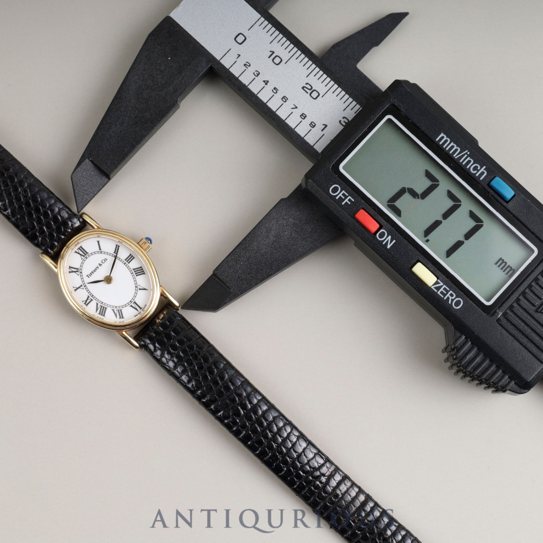 ティファニー オーバル クォーツ Cal.976.001 14K 純正革ベルト 純正尾錠(GP) ホワイトローマン文字盤 箱 オーバーホール済み