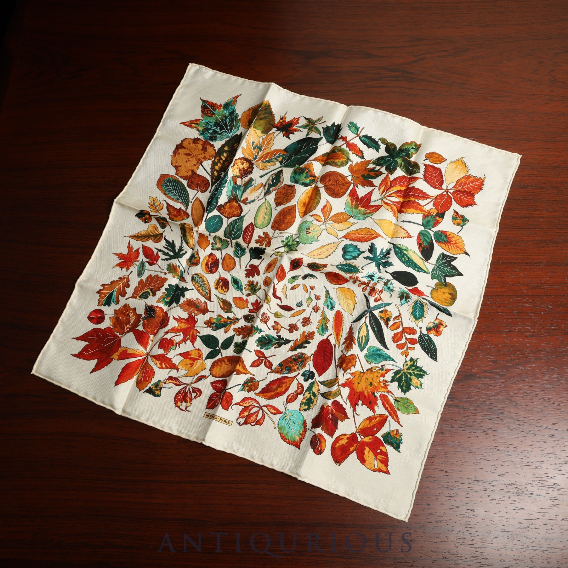 美品　エルメス　スカーフ　気球柄　ホワイト　総柄　レディース エルメス スカーフ カレ45 Tourbillon 渦巻き SILK100% | 東京銀座の