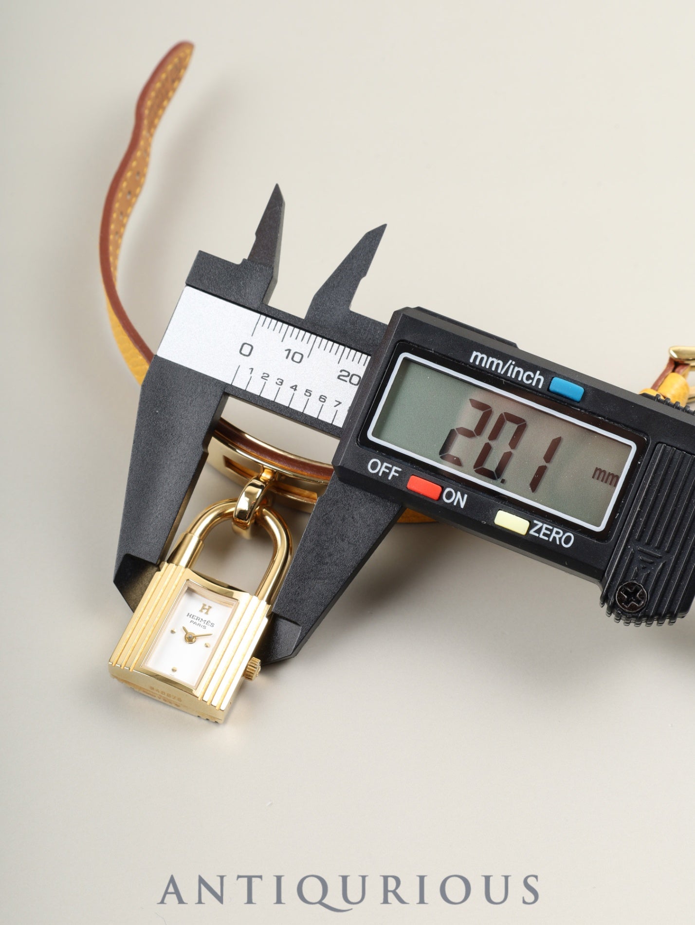 エルメス ケリーウォッチ KE1.210 クォーツ Cal.100.106 GP 純正革ベルト(□A刻印:1997年 ) 純正尾錠(GP) ホワイト文字盤 箱 ケース 冊子 保証書(2001年)オーバーホール済み