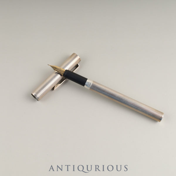 Dunhill fountain pen with sterling silver nib, 585