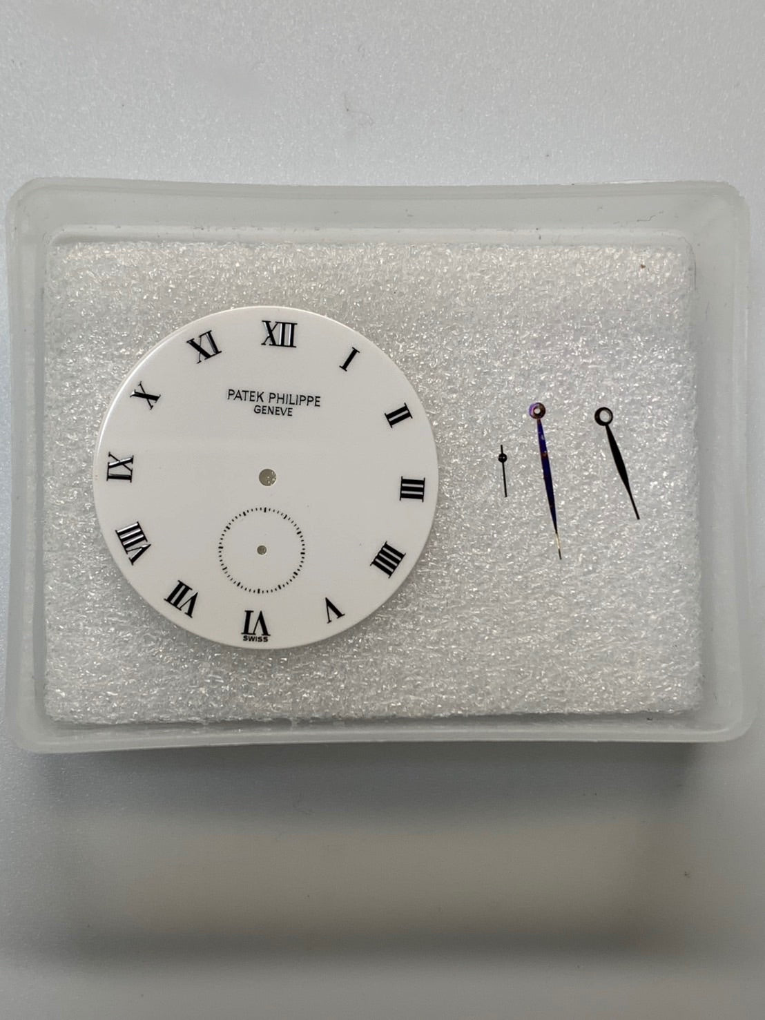 パテック・フィリップ カラトラバ 3919G-001 手巻き Cal.215 750WG 純正革ベルト 純正ピンバックル(750WG)ホワイトローマン文字盤 保証書(2004年)箱 ケース タグ 冊子 オーバーホール済み