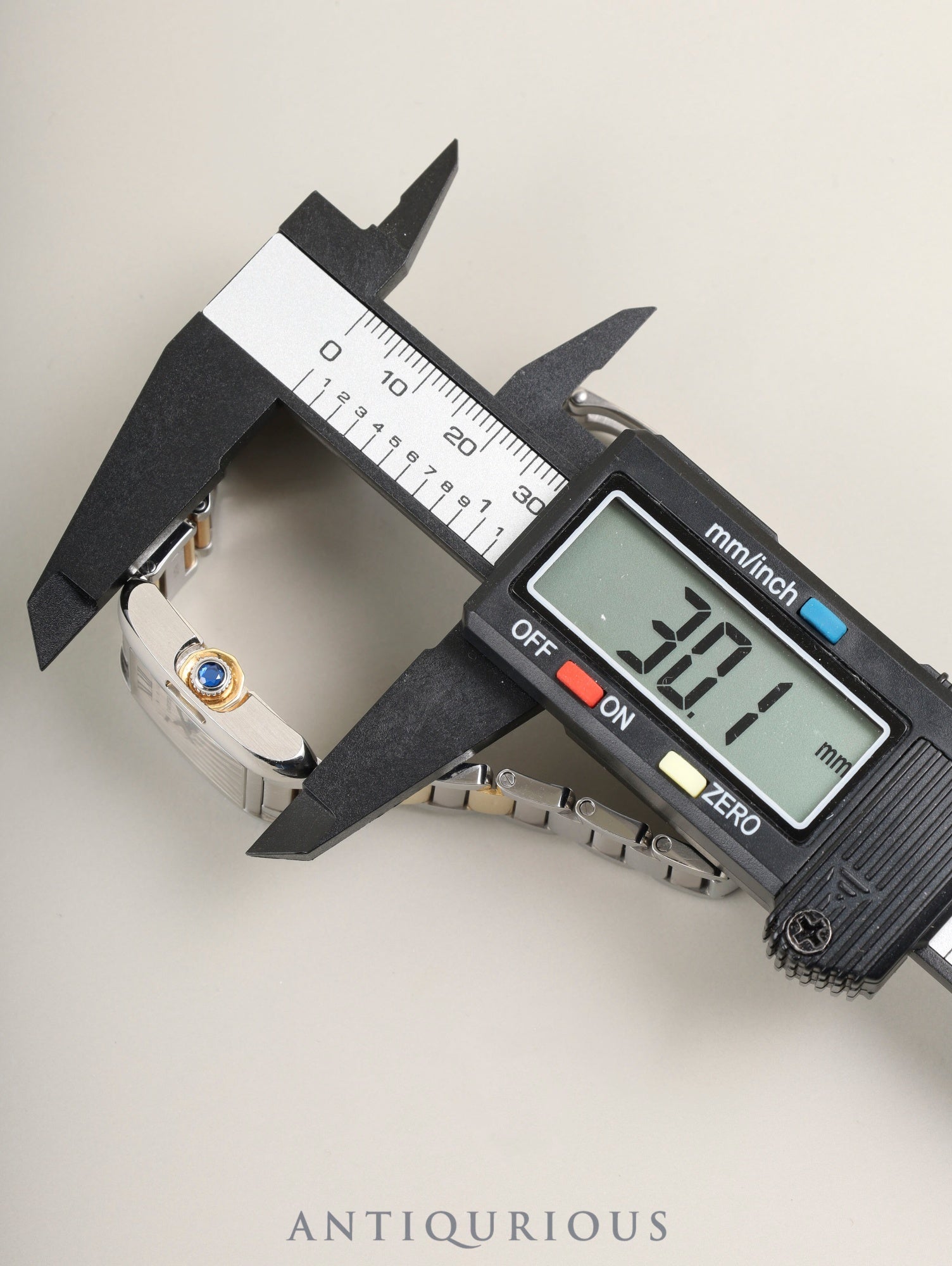 カルティエ タンクアングレーズ SM W5310046 / 3485 クォーツ Cal.057 SS/YG SS/YG シルバーギョーシェ文字盤(SWISS MADE表記) 箱 冊子 保証書(2013年)オーバーホール済み
